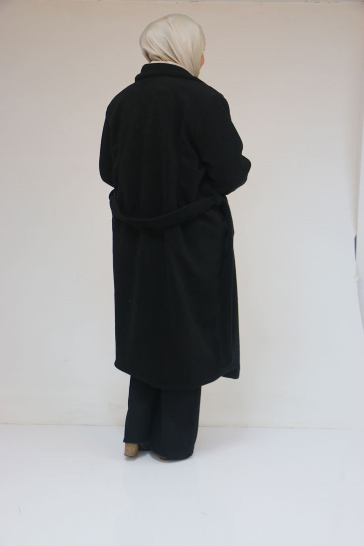 53049 Büyük Beden Keçe Kalın Manşetli Kaban - Siyah