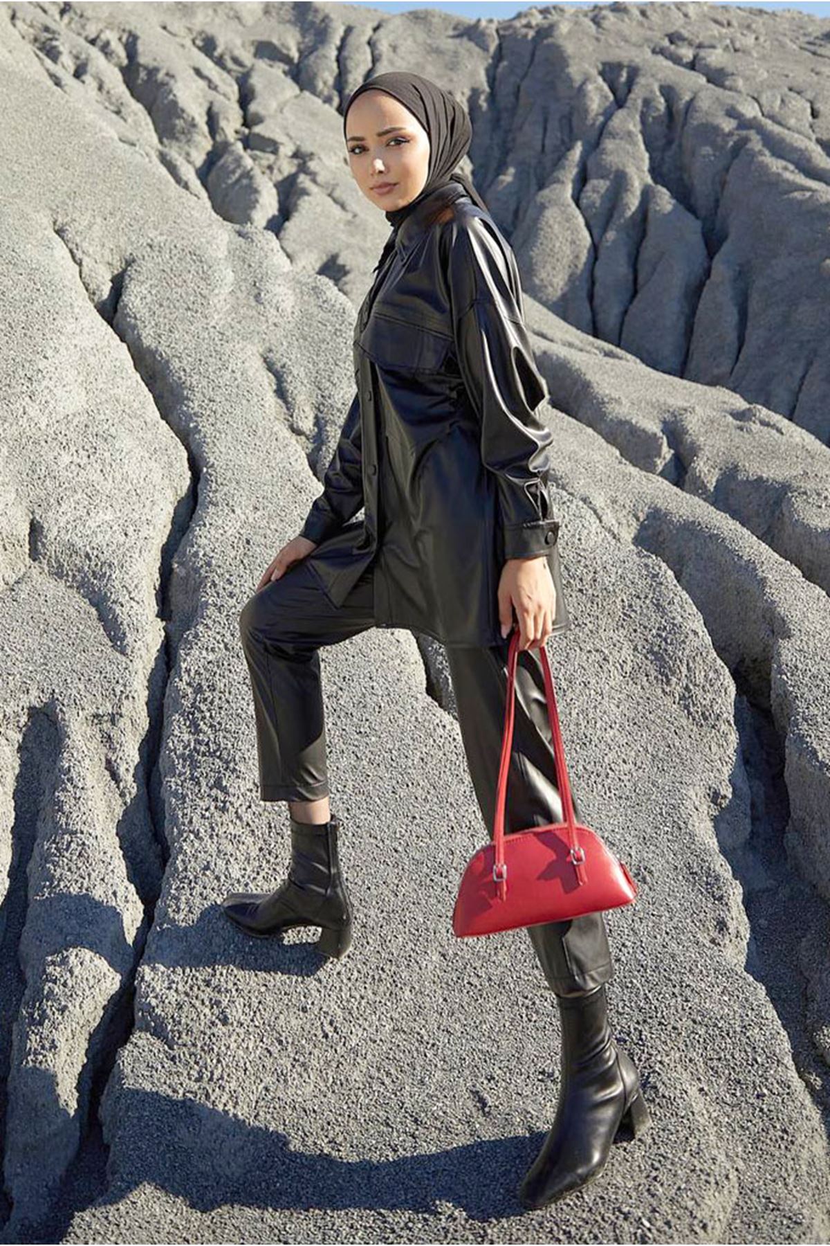 26K3052 - SİYAH - KEMERLİ DERİ TAKIM 