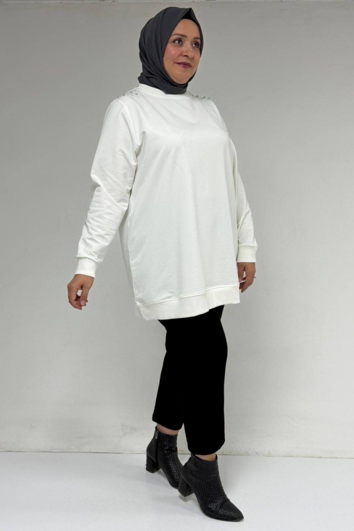 58171 Büyük Beden Omuzunda Taş Detaylı Kristal Tunik - Ekru