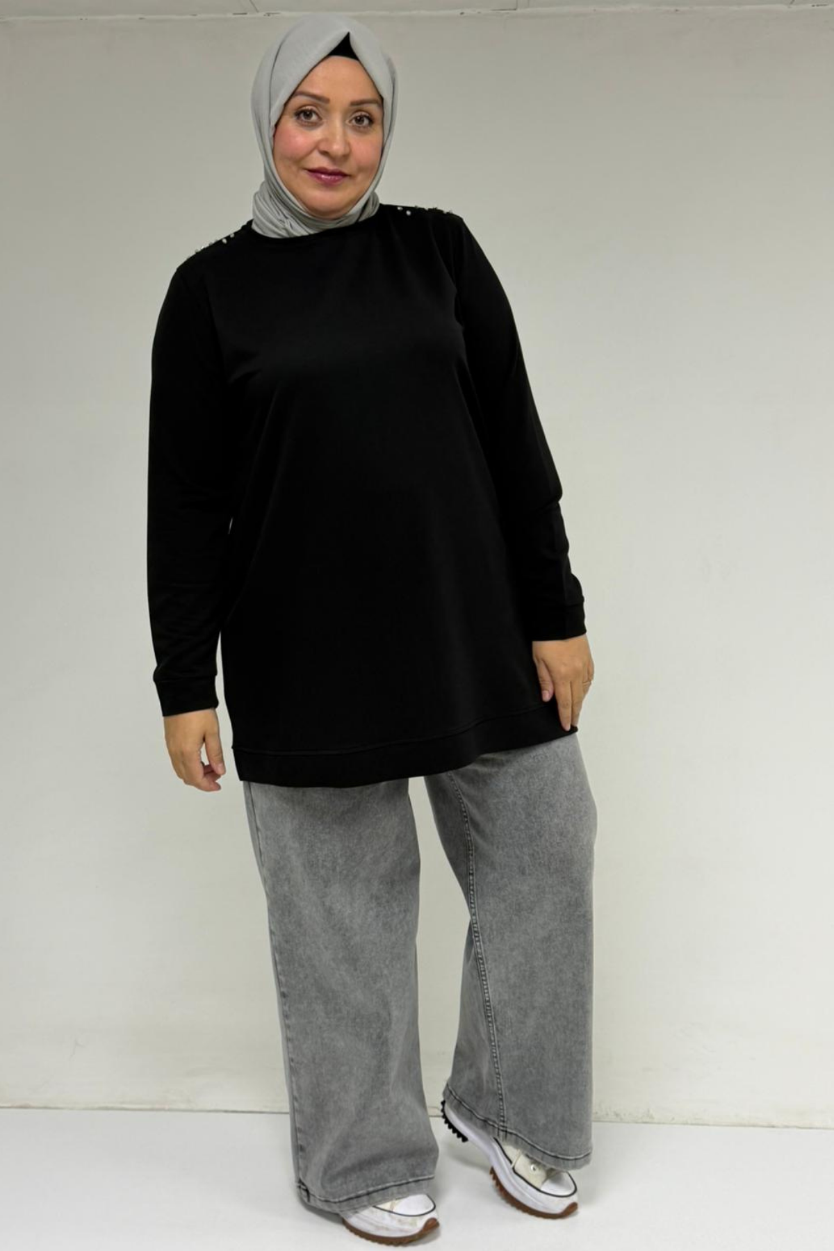 58171 Büyük Beden Omuzunda Taş Detaylı Kristal Tunik - Siyah