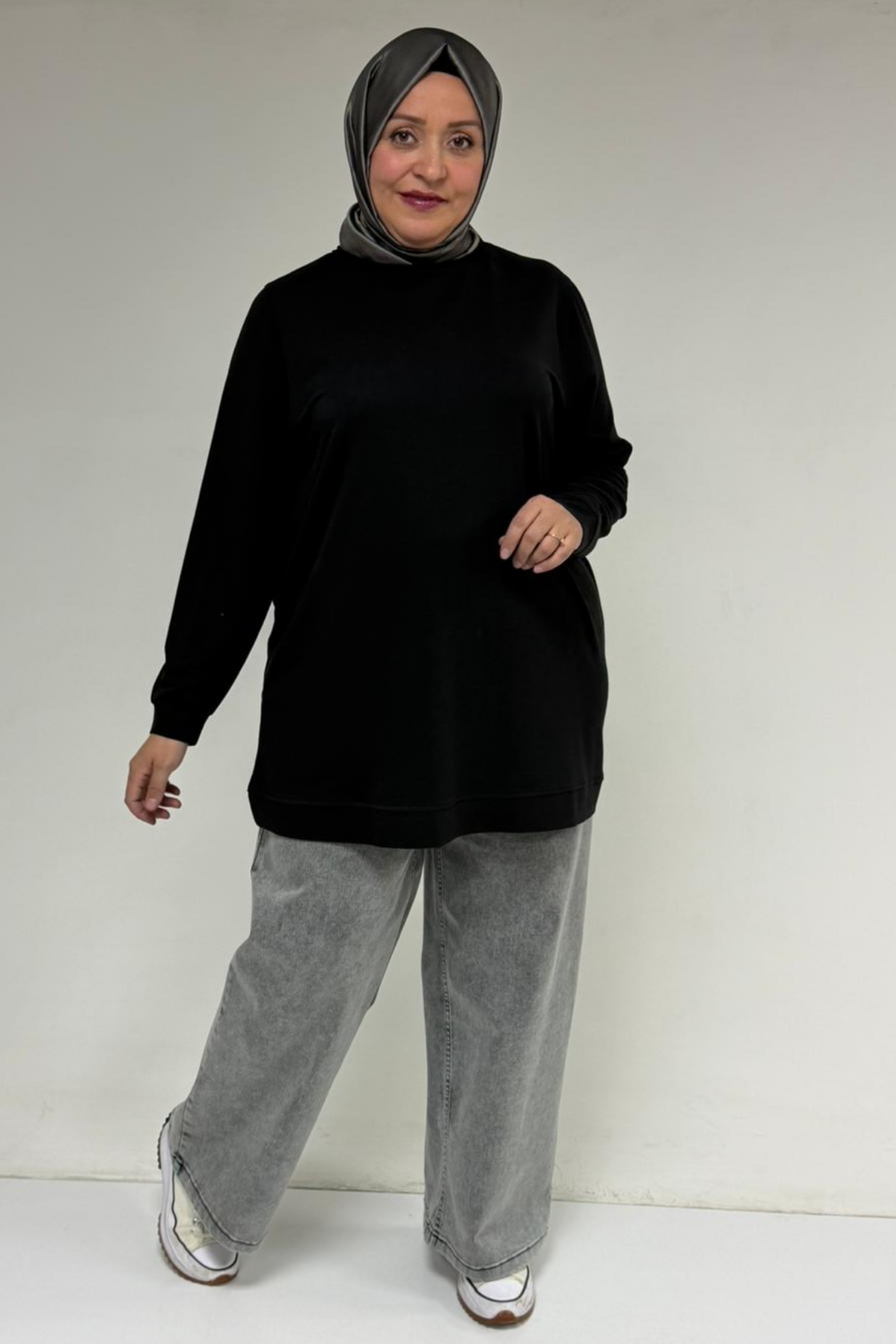 58170 Büyük Beden Eteği Kendi Kumaşından Ribanalı Kristal Tunik - Siyah