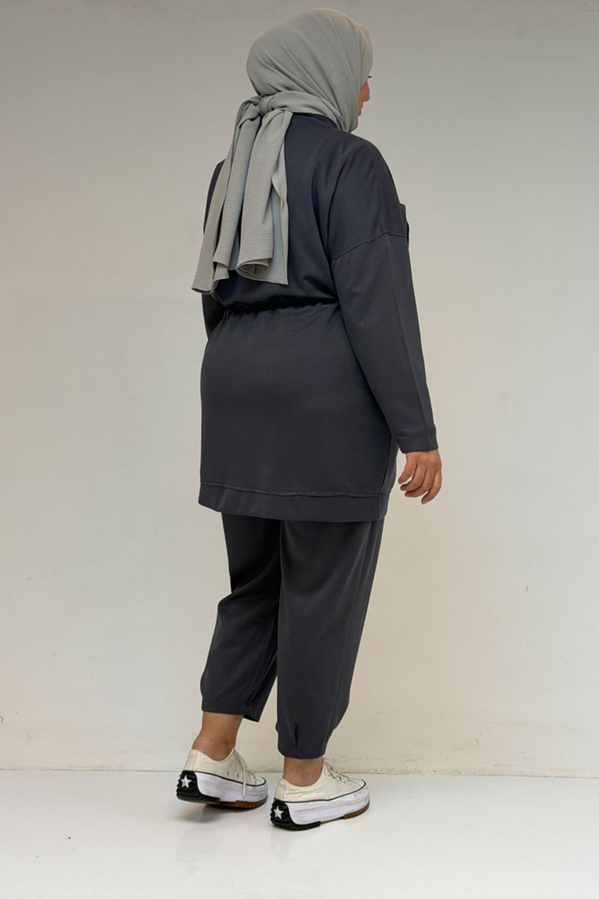 47076 Büyük Beden Belinde Lastik Detaylı Yarım Patlı Pantolonlu Takım - Antrasit