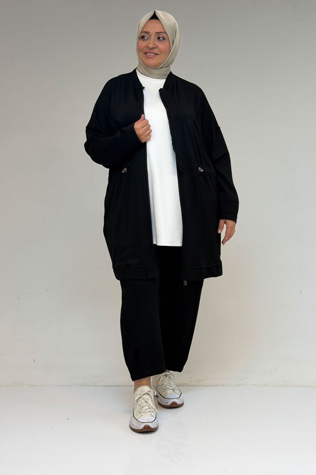 47076 Büyük Beden Belinde Lastik Detaylı Yarım Patlı Pantolonlu Takım - Siyah