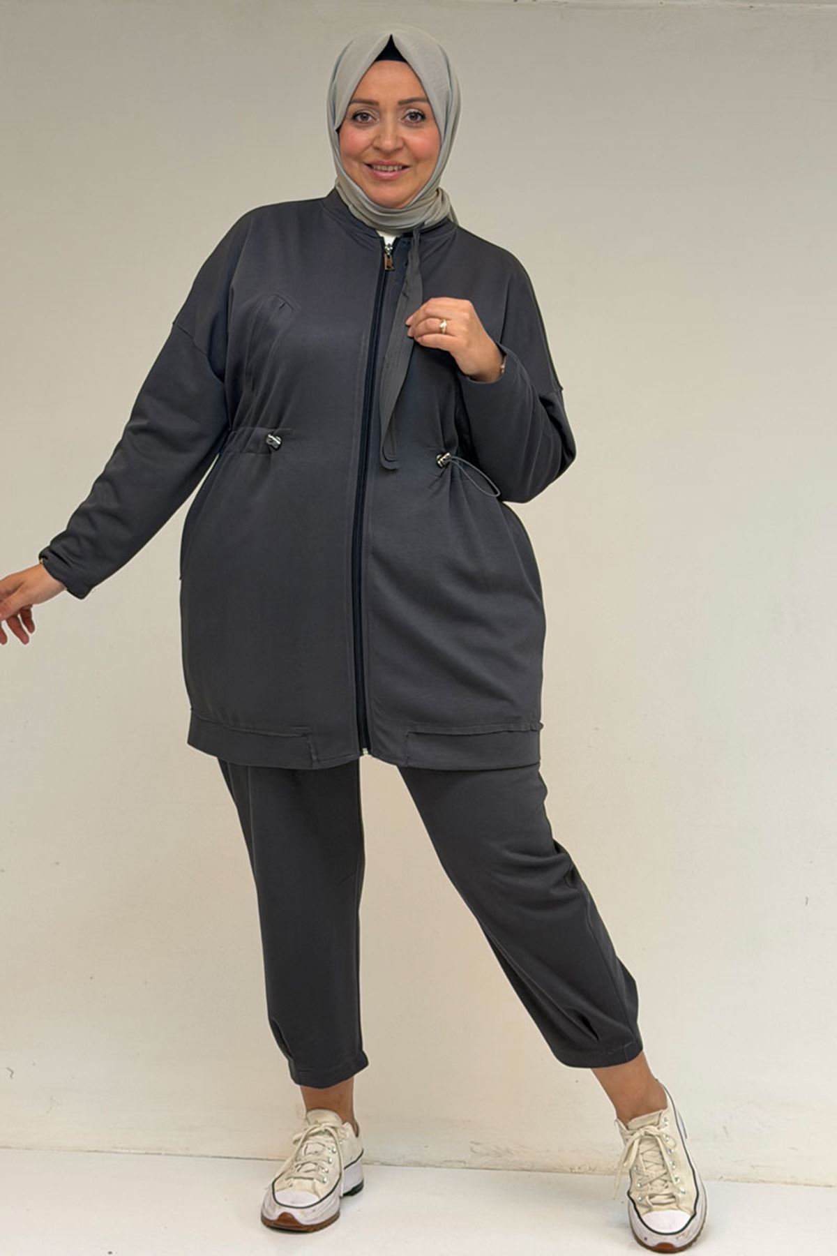 47076 Büyük Beden Belinde Lastik Detaylı Yarım Patlı Pantolonlu Takım - Antrasit