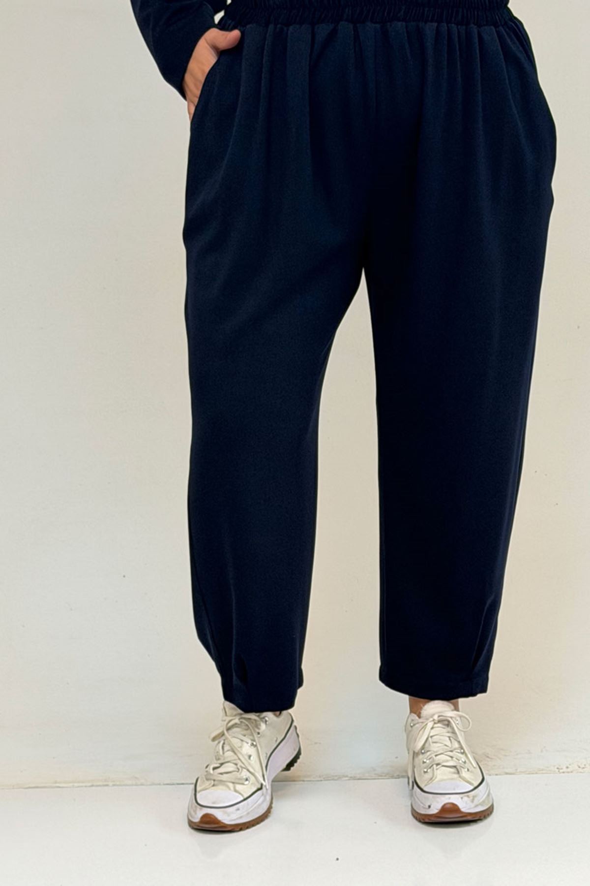 47076 Büyük Beden Belinde Lastik Detaylı Yarım Patlı Pantolonlu Takım - Lacivert