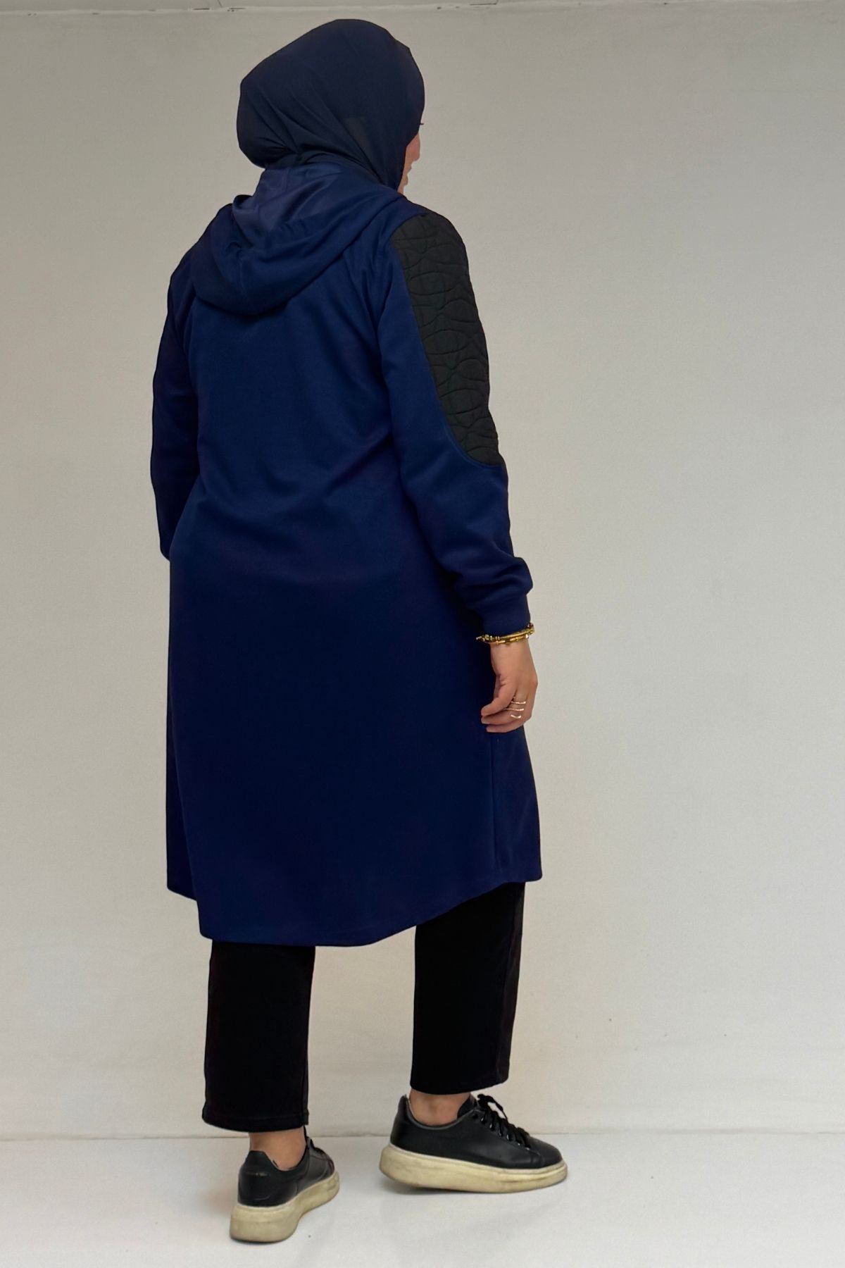 53030  Büyük Beden Kapşonlu Cepli Kapitone-Modal Kap - Siyah-İndigo