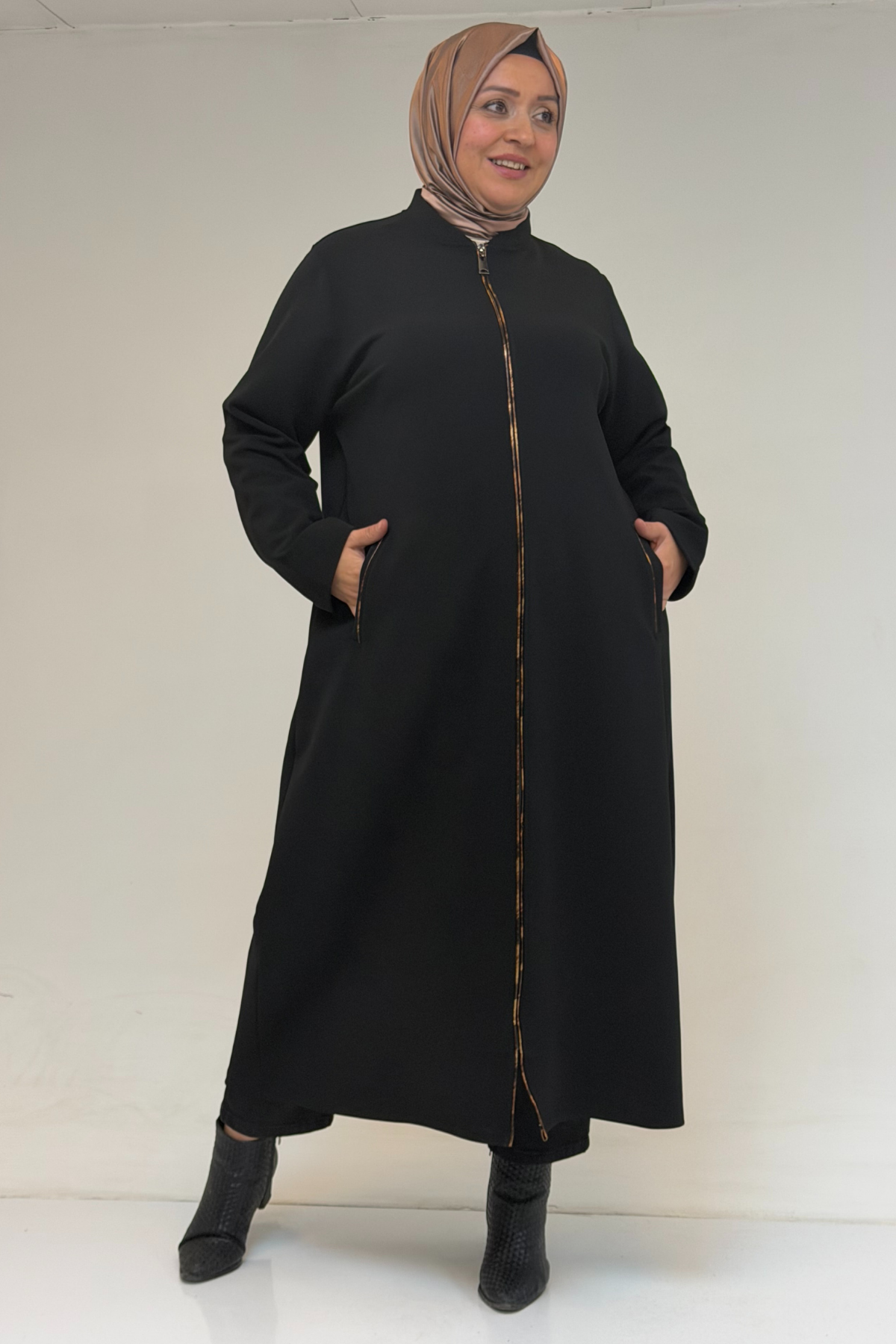 53072 Büyük Beden Kıstırma Biyeli Fermuarlı Çelik Kap - Siyah