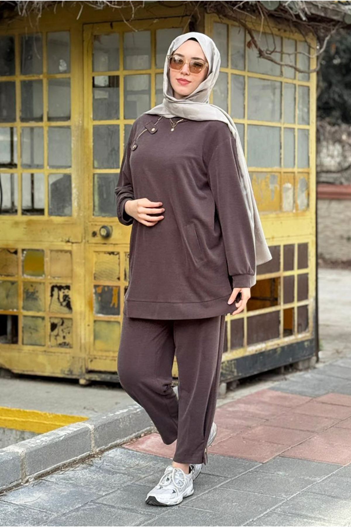 26K7562 - KAHVE - FERMUAR DETAYLI BASİC TAKIM