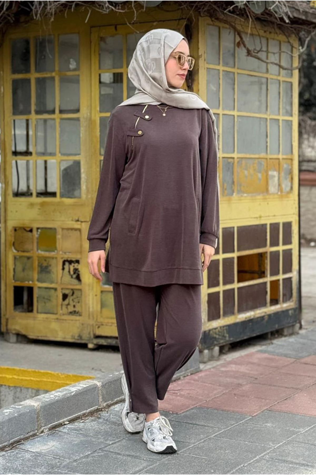 26K7562 - KAHVE - FERMUAR DETAYLI BASİC TAKIM