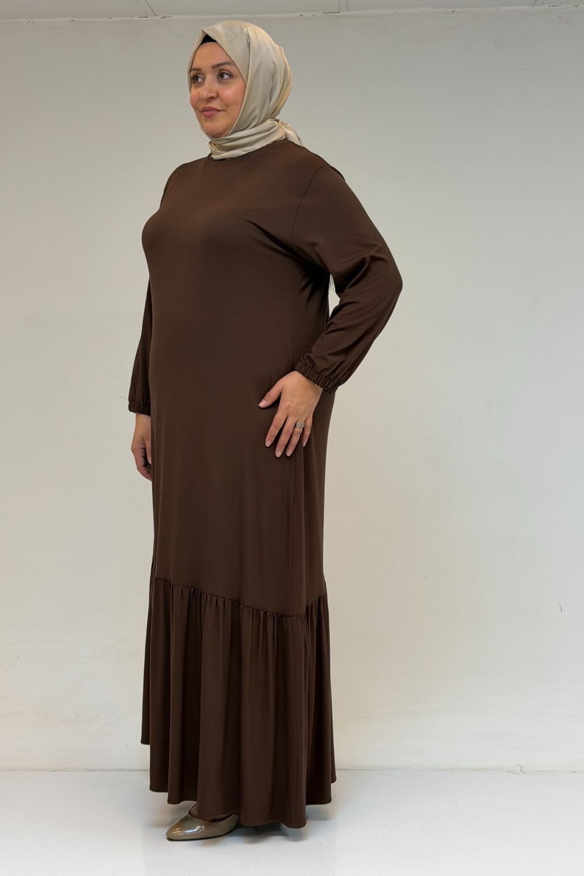 52034 Büyük Beden Eteği Fırfrılı Penye Elbise - Kahve