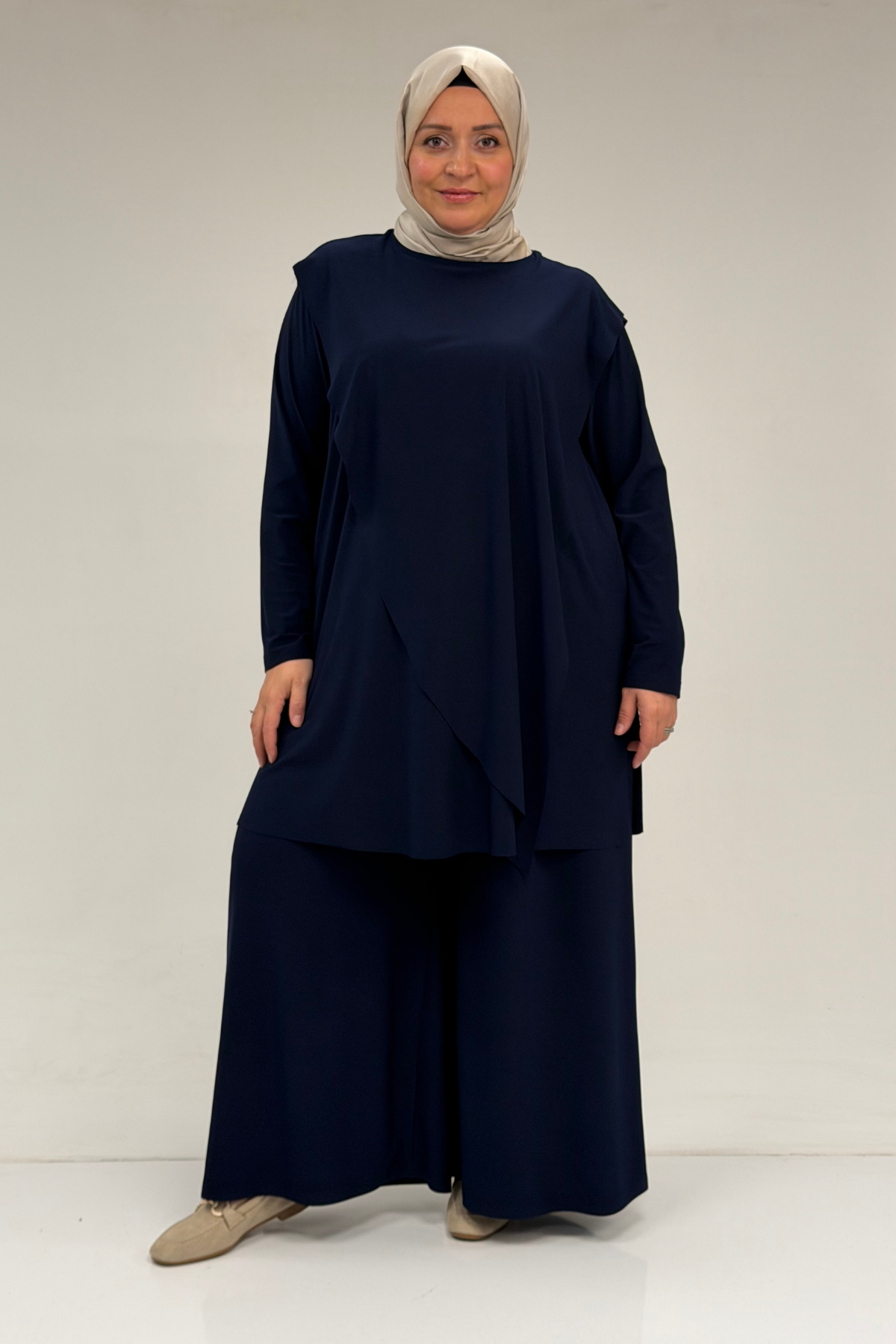 67004 Büyük Beden Önü Ve Arkası Pelerin Detaylı Sandy Pantolonlu Takım - Lacivert