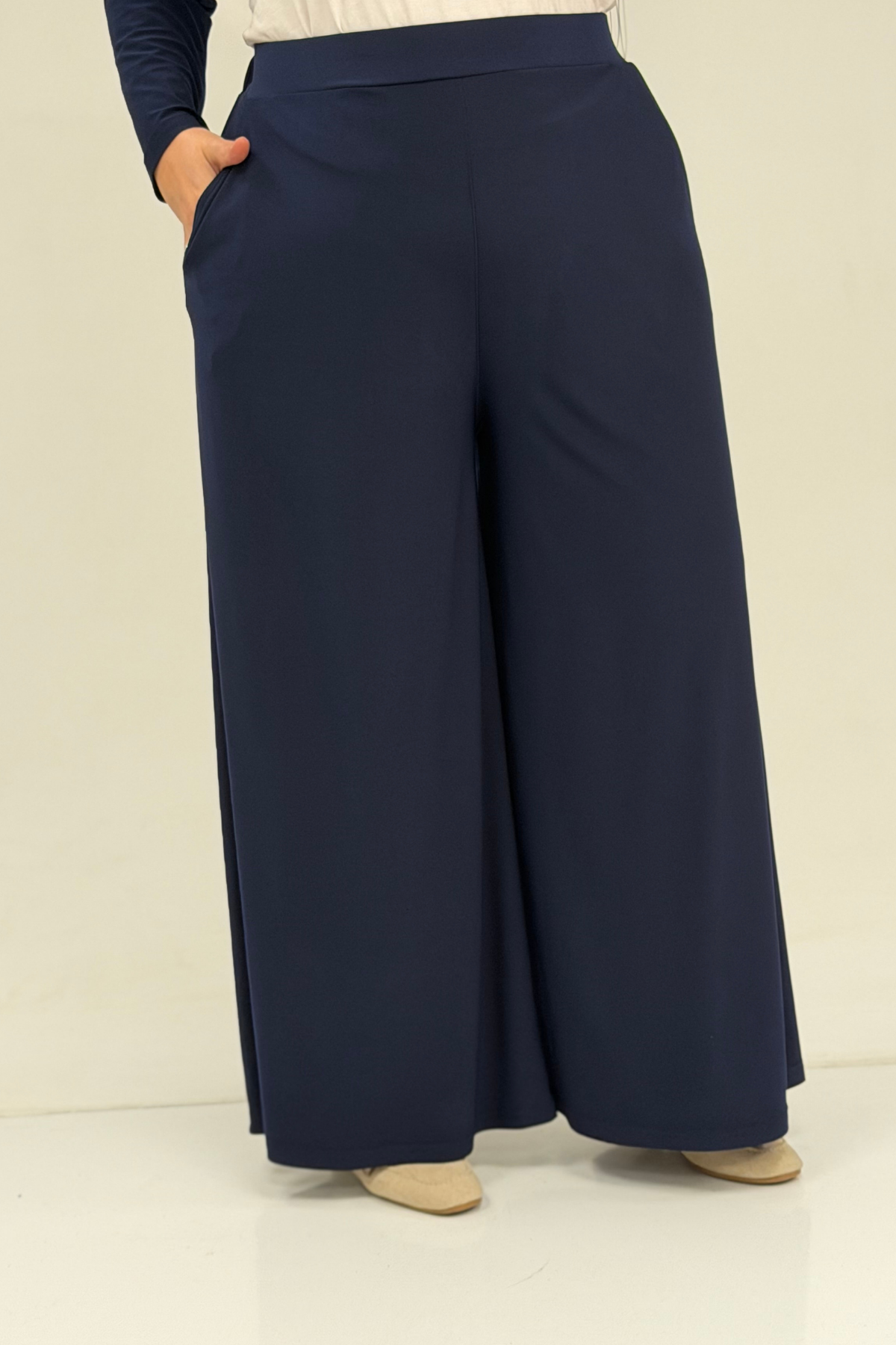 67004 Büyük Beden Önü Ve Arkası Pelerin Detaylı Sandy Pantolonlu Takım - Lacivert