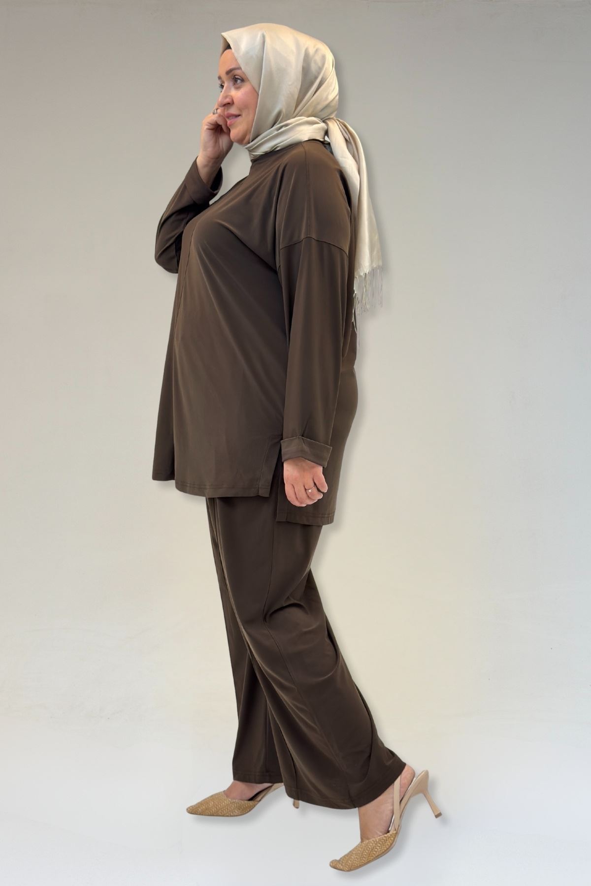 67001 Büyük Beden Kol Manşeti Duble Model Sandy Pantolonlu Takım - Kahve