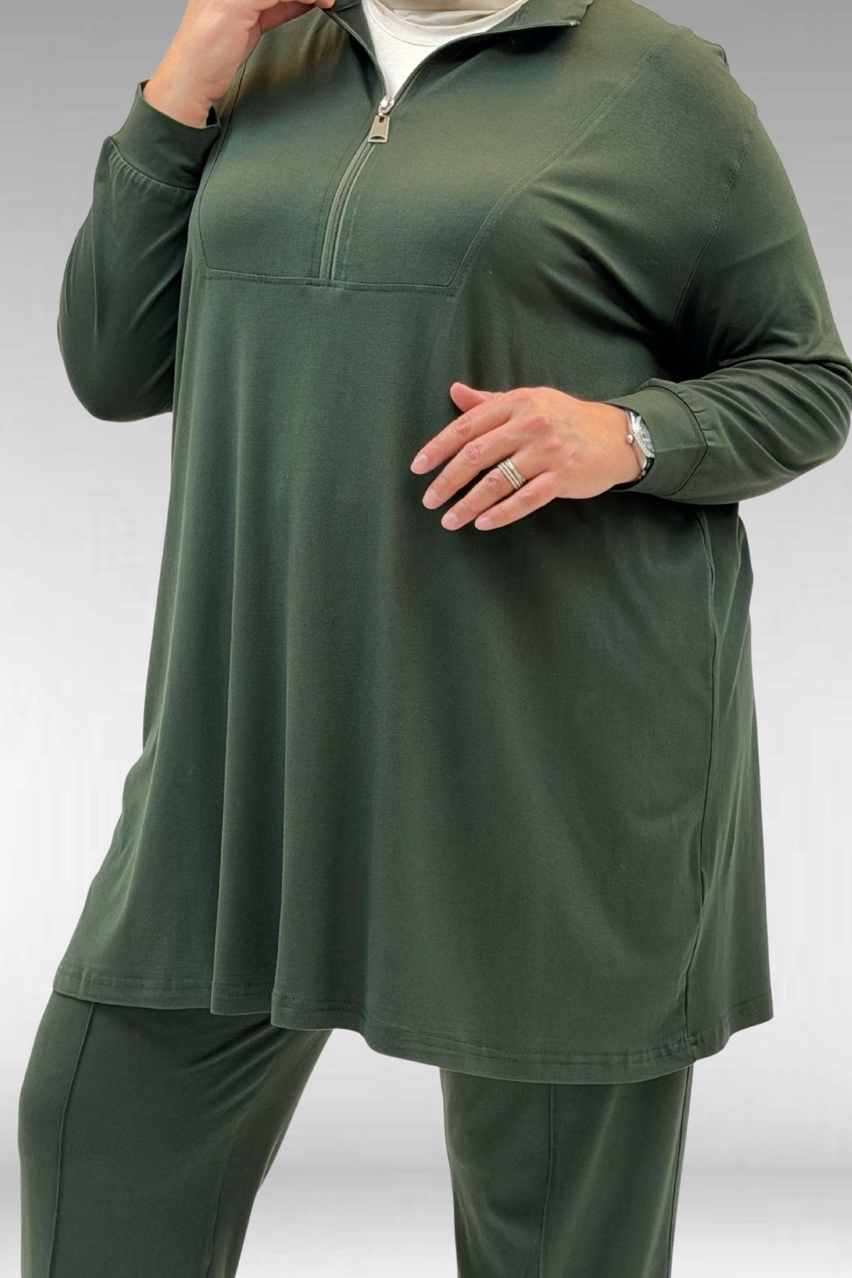 67014 Büyük Beden Parçalı Yakalı Fermuarlı Pantolonlu Penye Takım - Haki