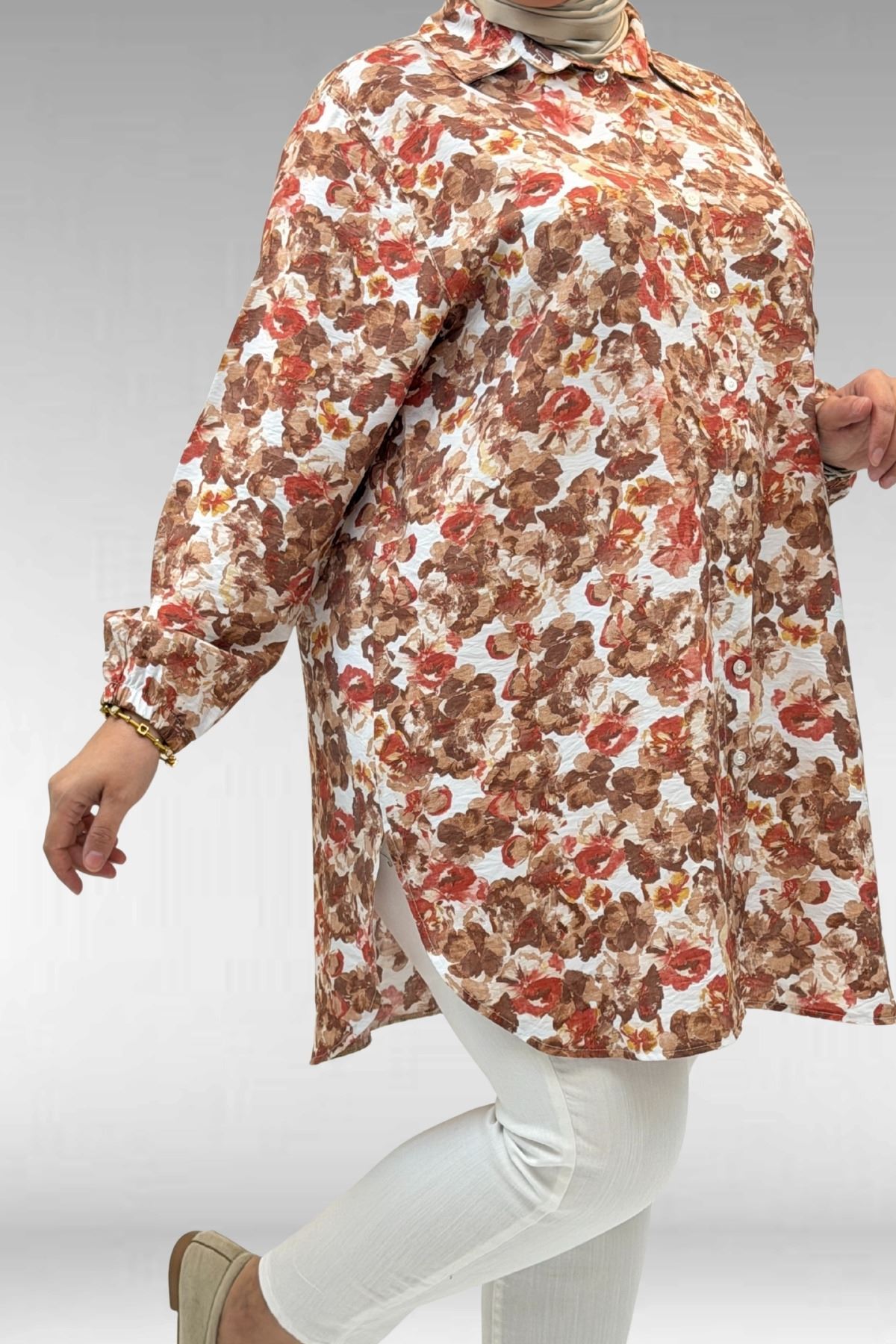 68010 Büyük Beden Yanları Yırtmaçlı Kolları Lastikli Mango Tunik - Çiçek Desenli Kahve