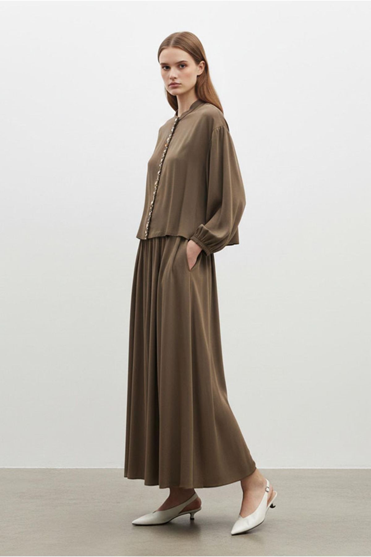 26Y7586 - KAHVE - DENİZ KABUĞU ETEKLİ TAKIM 