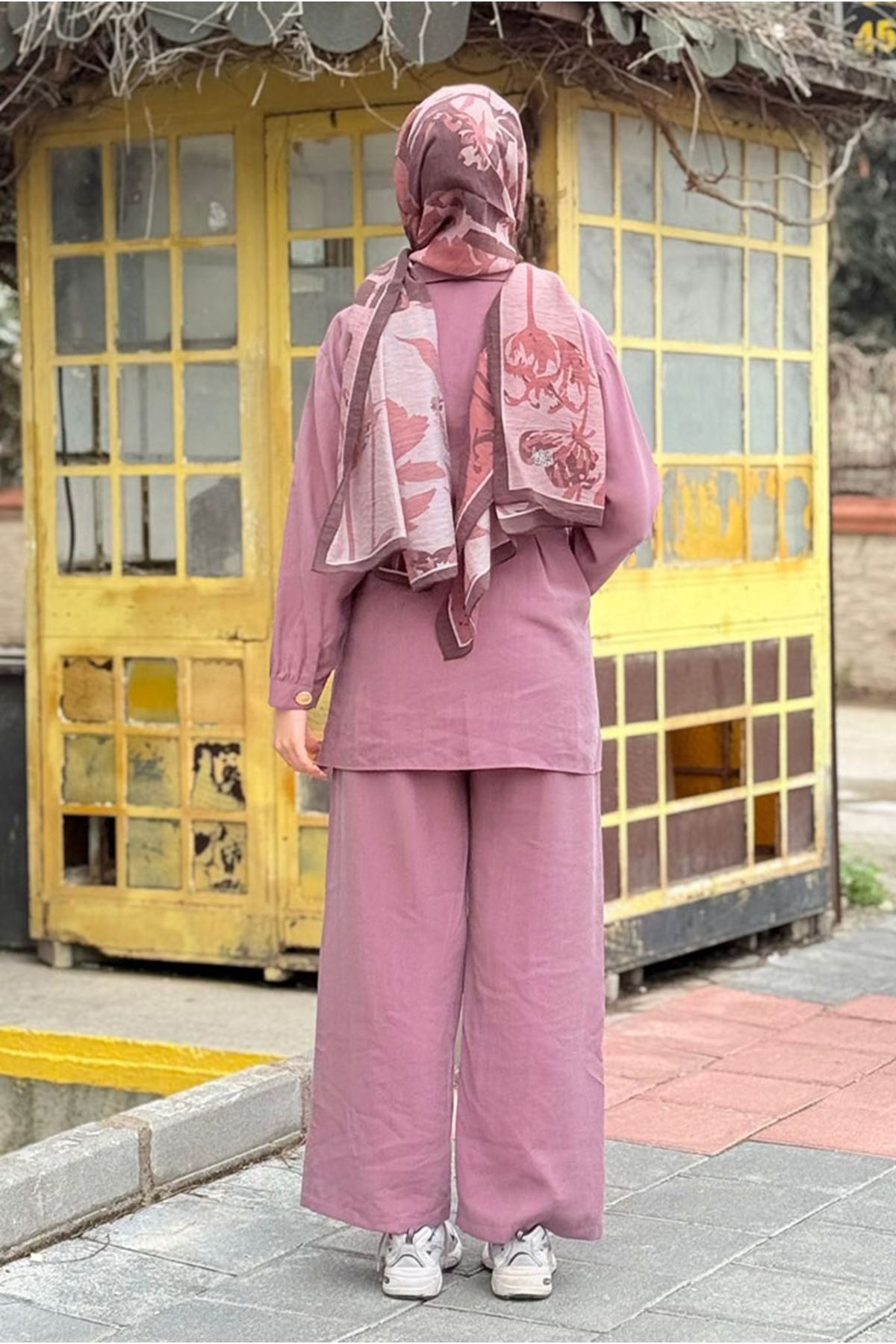 26Y6635 - GÜL KURUSU - ALTIN DÜĞME BOL PAÇA TAKIM 