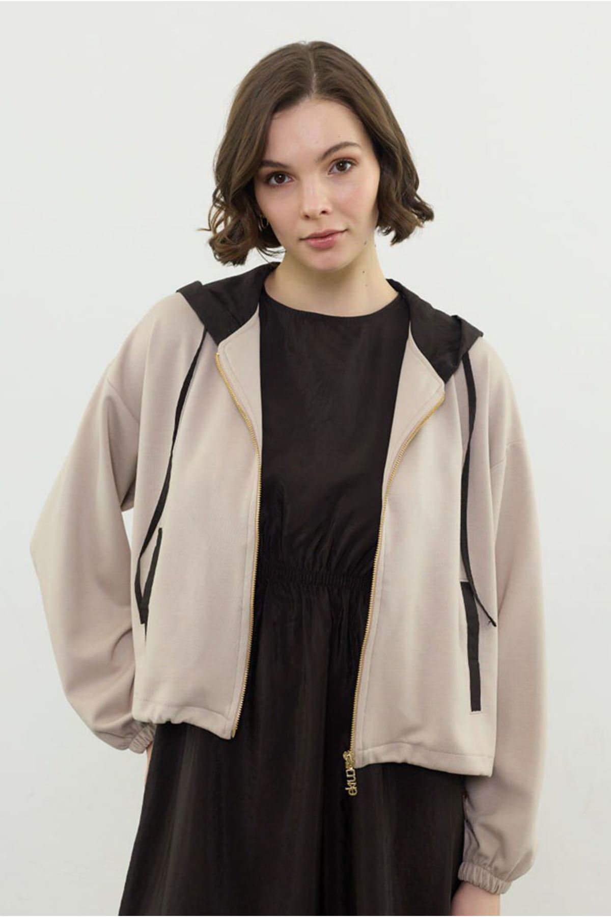 26Y6665 - BEJ - GARNİ DETAYLI ELBİSE TAKIM