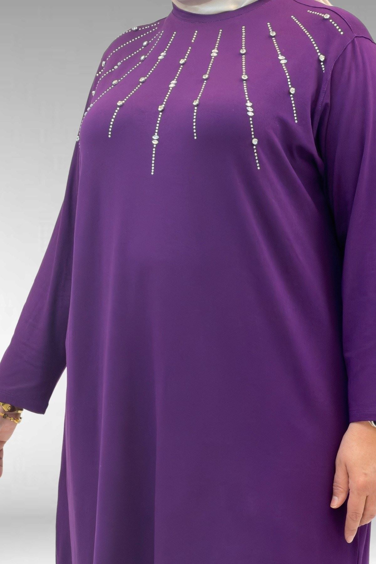 68002 Büyük Beden Önü Güneş Parıltılı Taş Baskılı Penye Tunik - Mürdüm