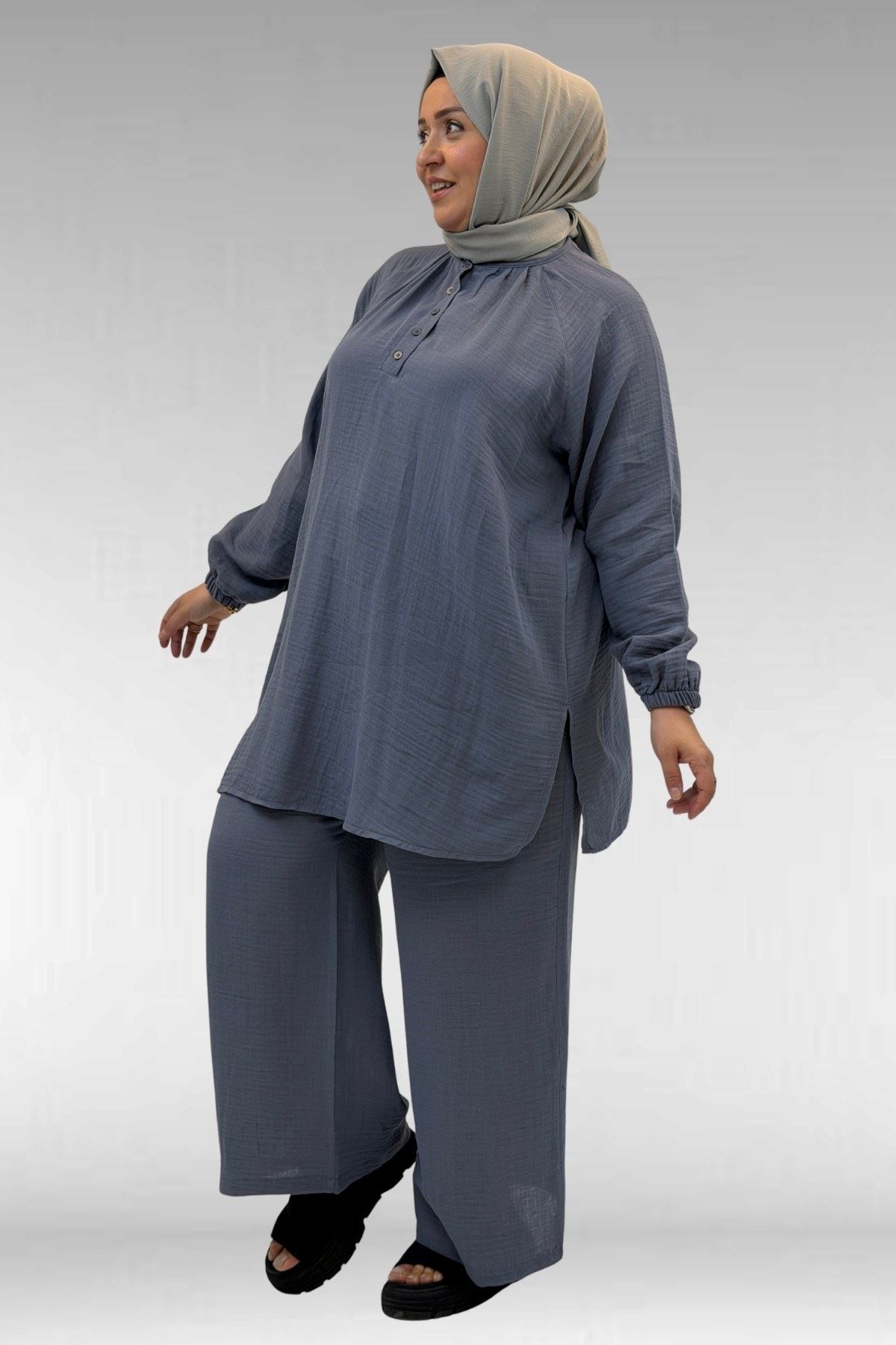 67039 Büyük Beden Yarım Patlı Sıfır Yaka Müslin Pantolonlu Takım - Antrasit