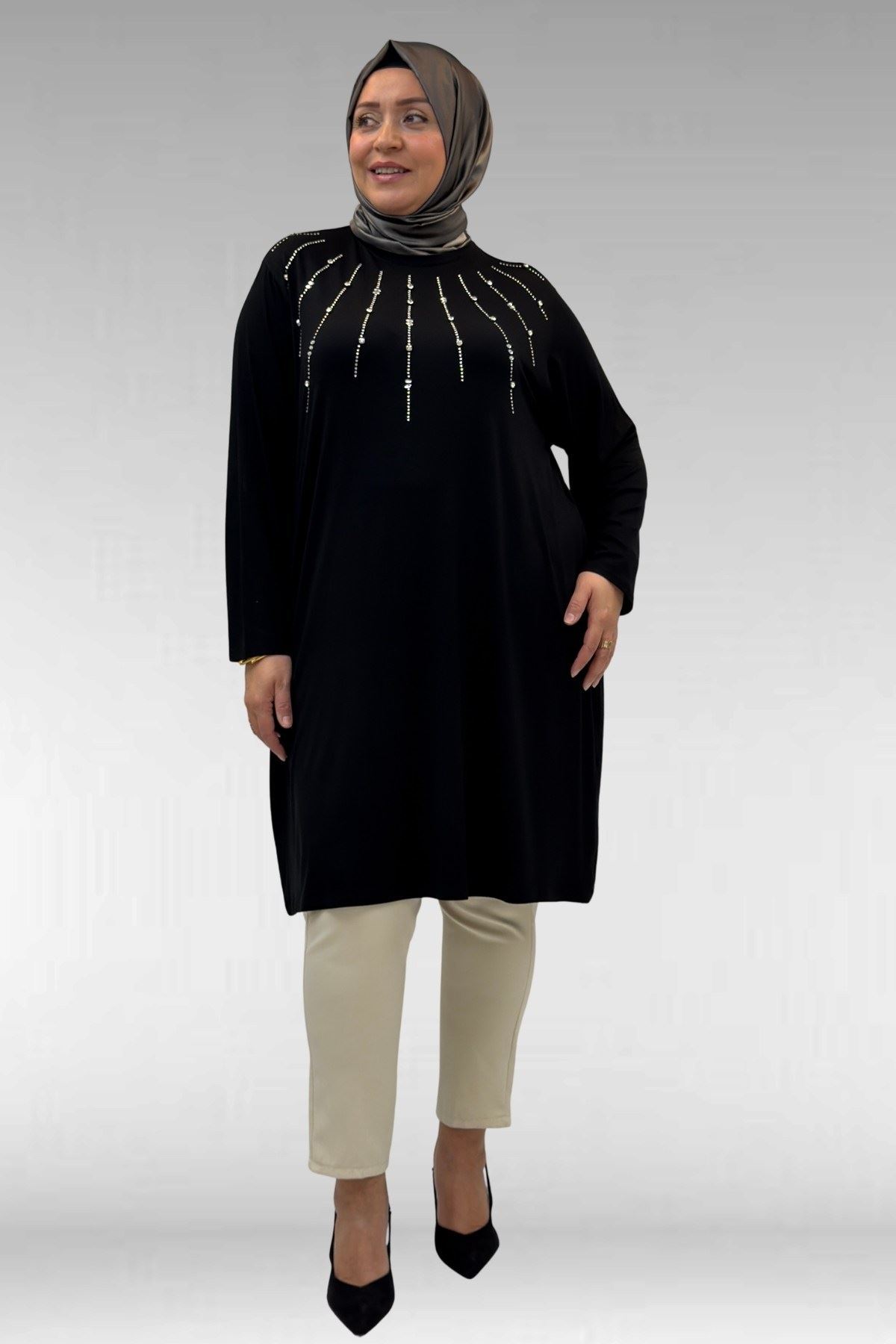 68002 Büyük Beden Önü Güneş Parıltılı Taş Baskılı Penye Tunik - Siyah