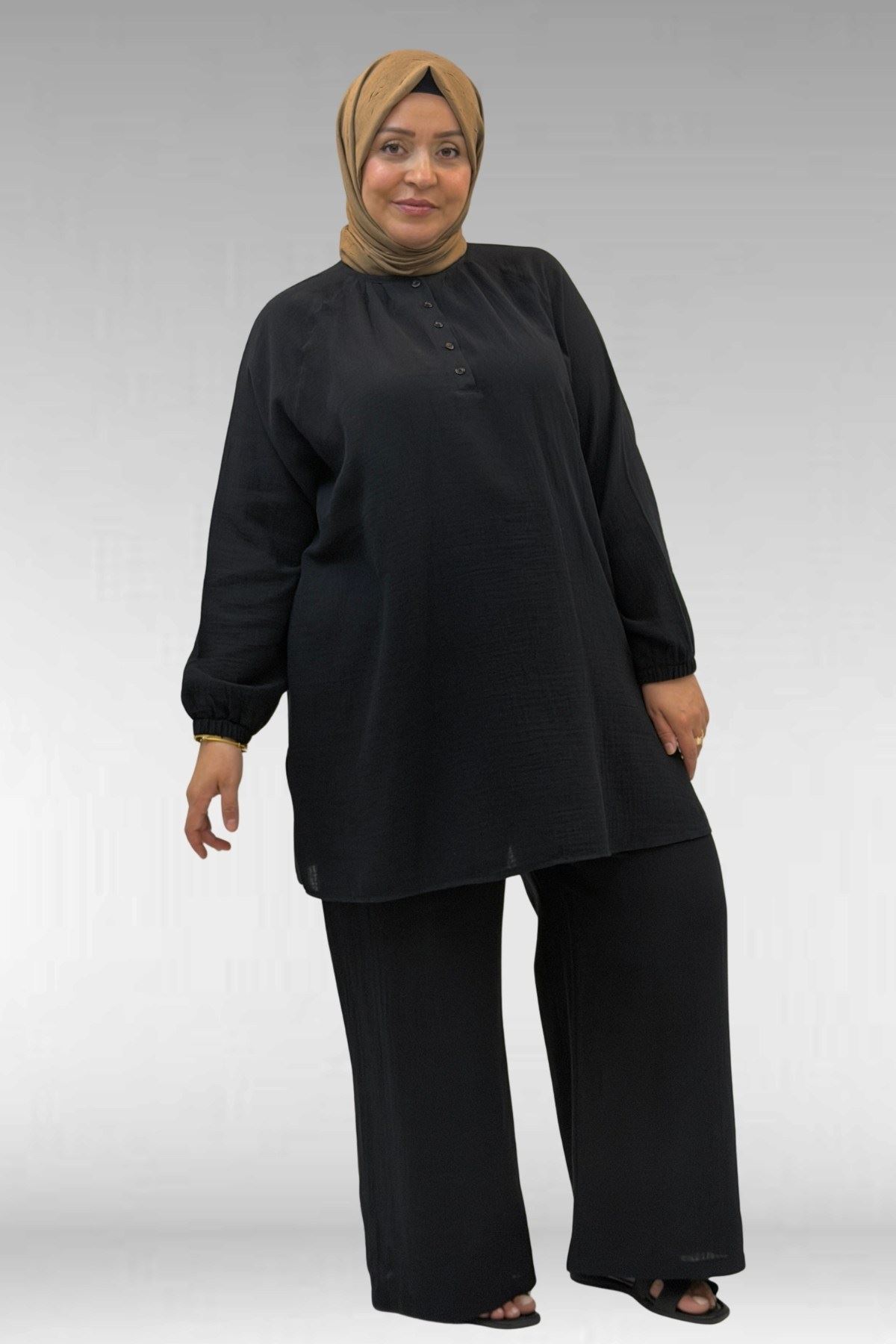67039 Büyük Beden Yarım Patlı Sıfır Yaka Müslin Pantolonlu Takım - Siyah