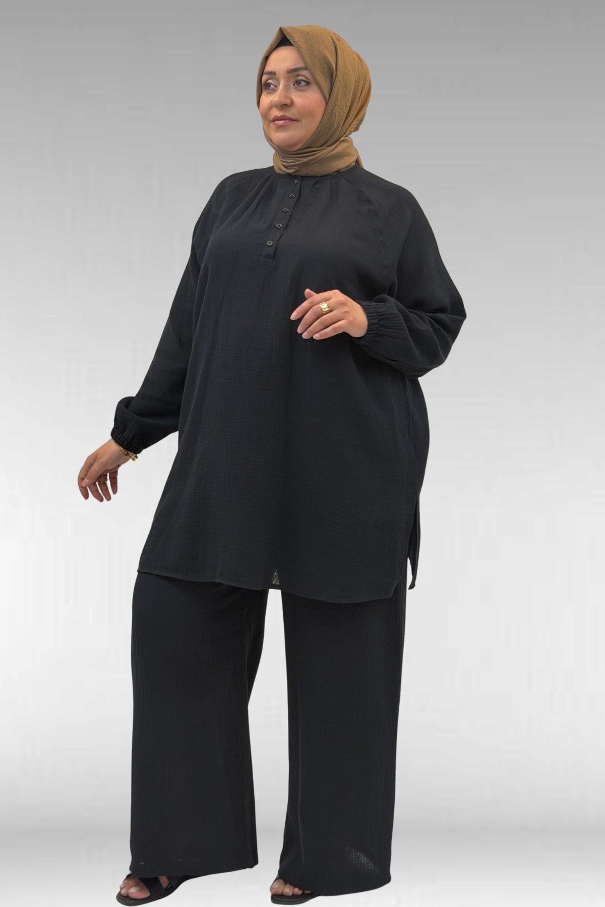 67039 Büyük Beden Yarım Patlı Sıfır Yaka Müslin Pantolonlu Takım - Siyah
