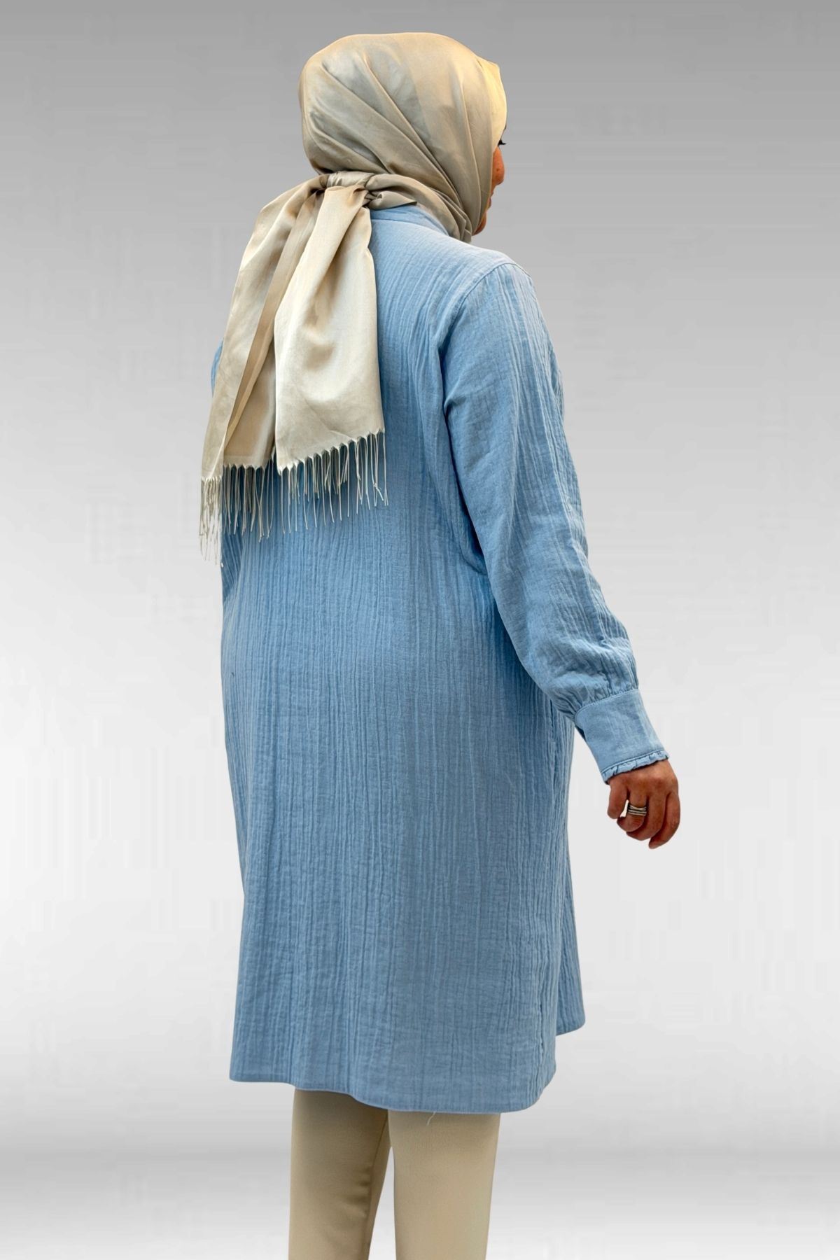 68022 Büyük Beden Boydan Pile Detaylı Müslin Gömlek - Bebe Mavi