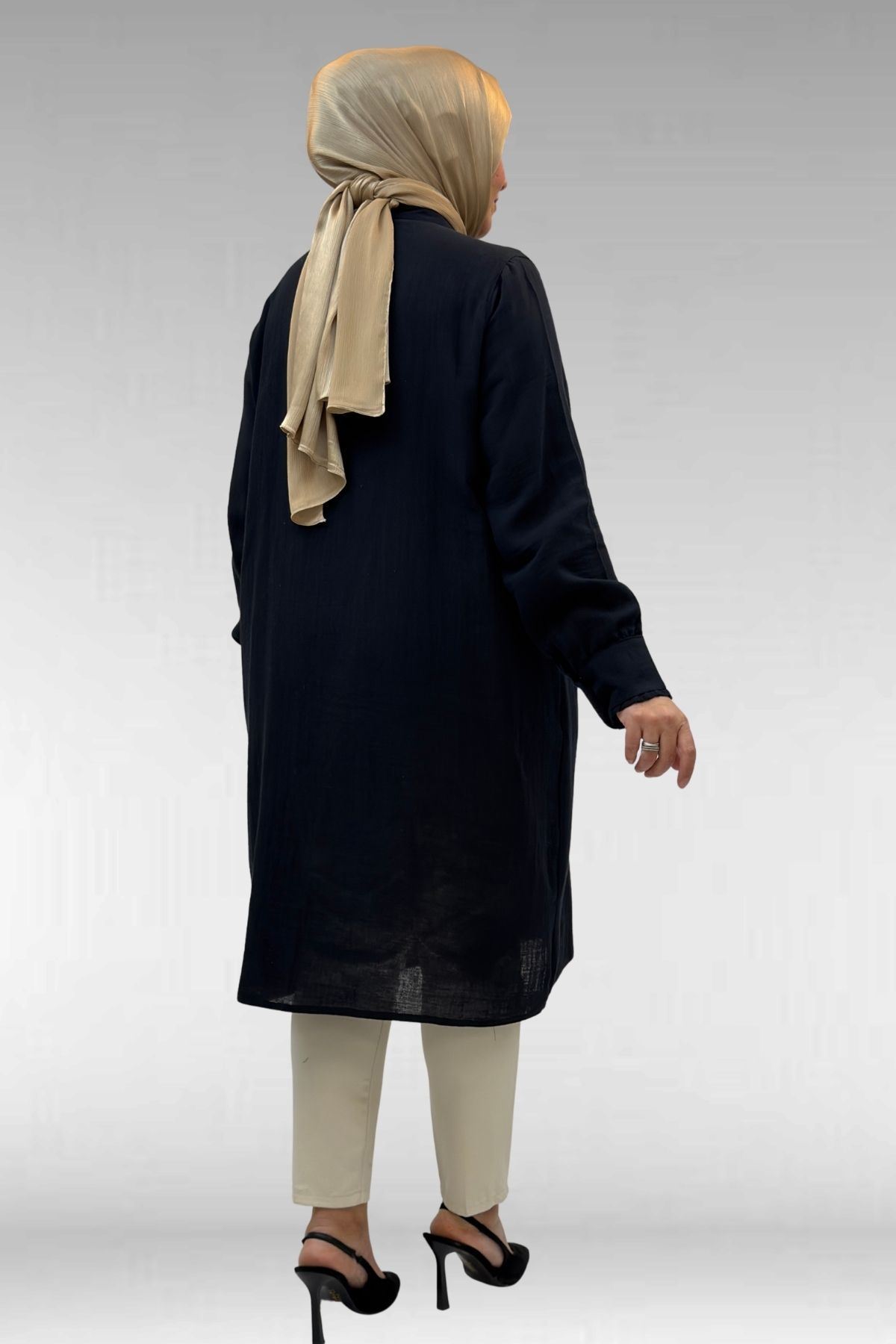 68022 Büyük Beden Boydan Pile Detaylı Müslin Gömlek - Siyah