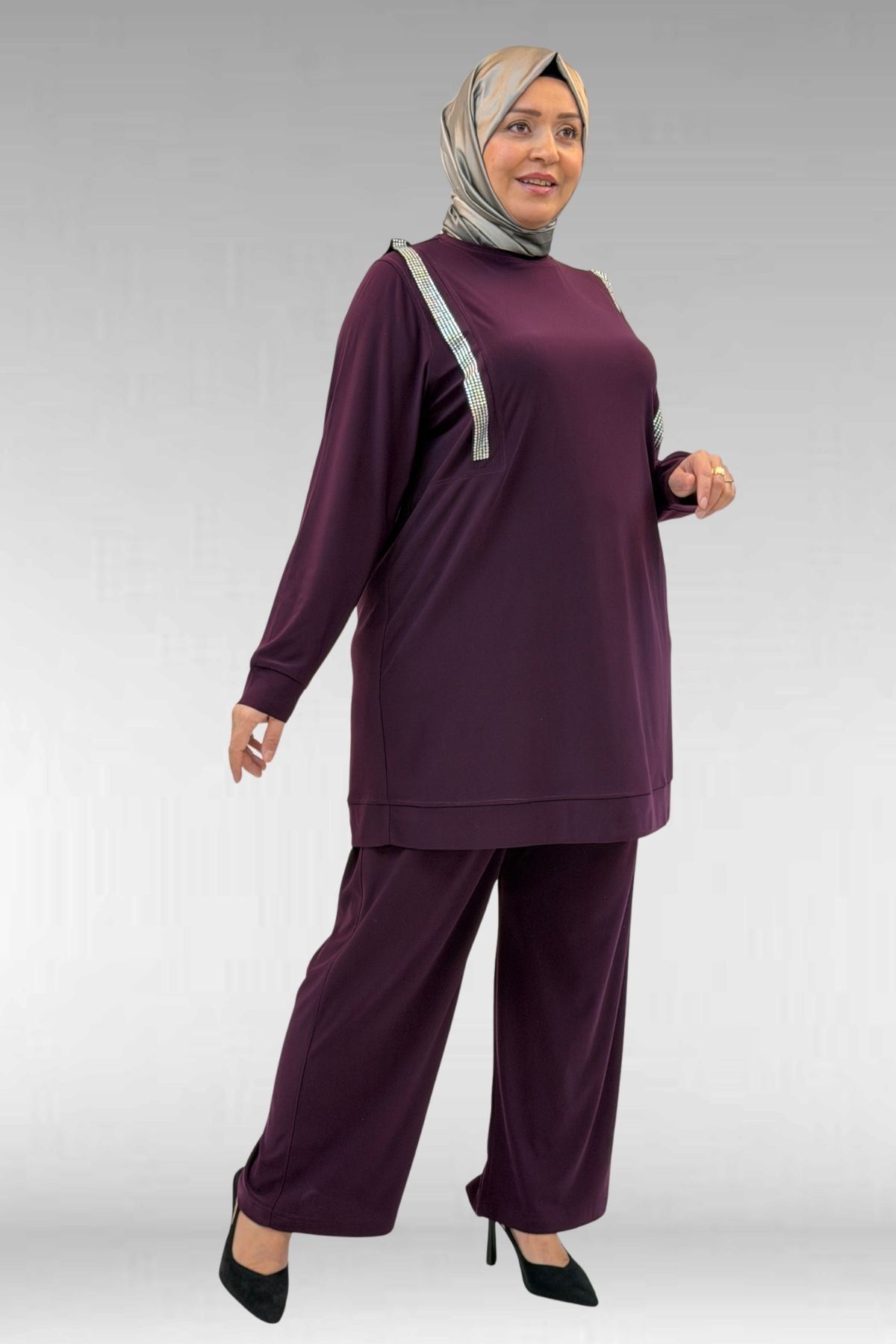 67022 Büyük Beden Omzu Taş Detaylı Sandy Pantolonlu Takım - Mürdüm