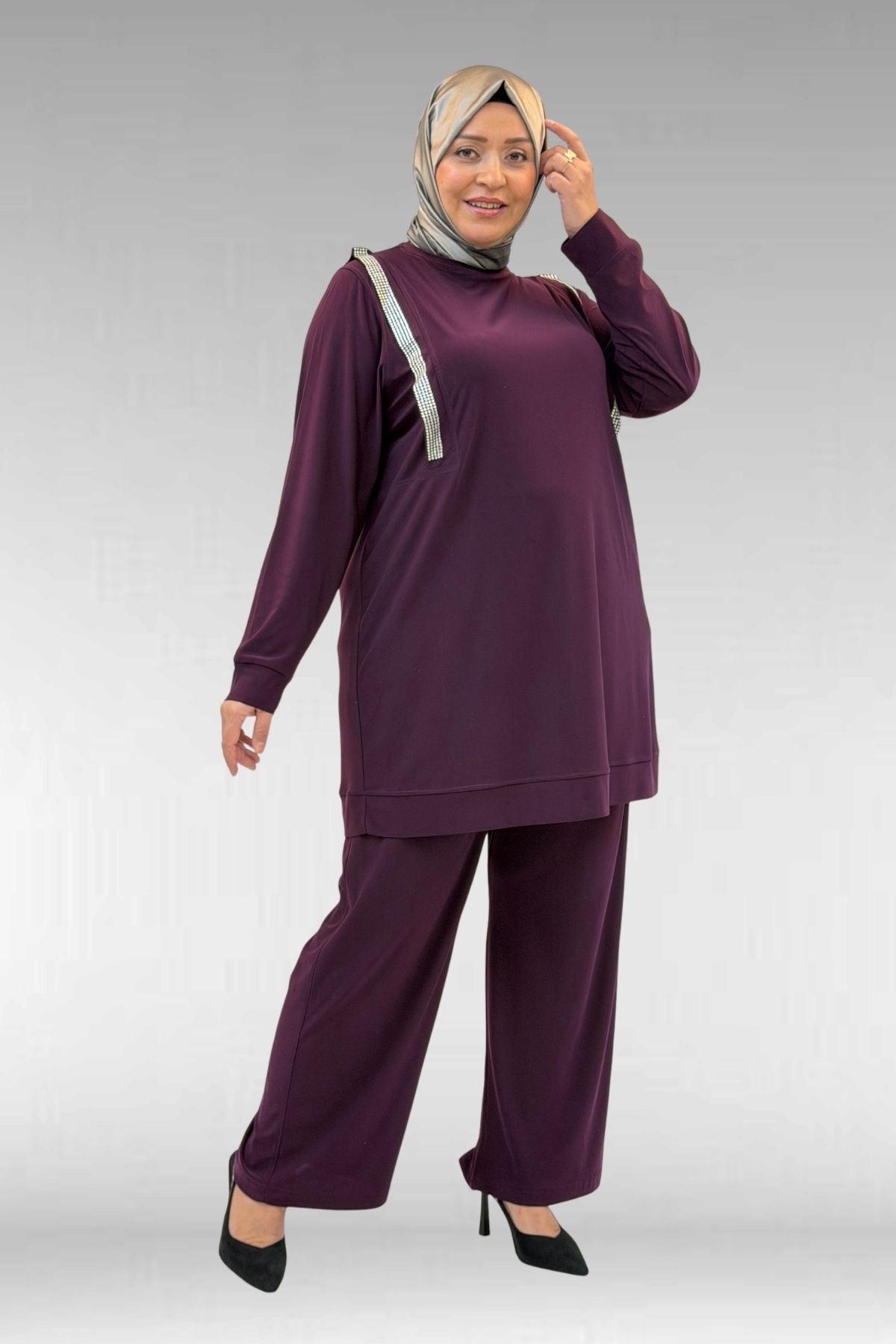 67022 Büyük Beden Omzu Taş Detaylı Sandy Pantolonlu Takım - Mürdüm