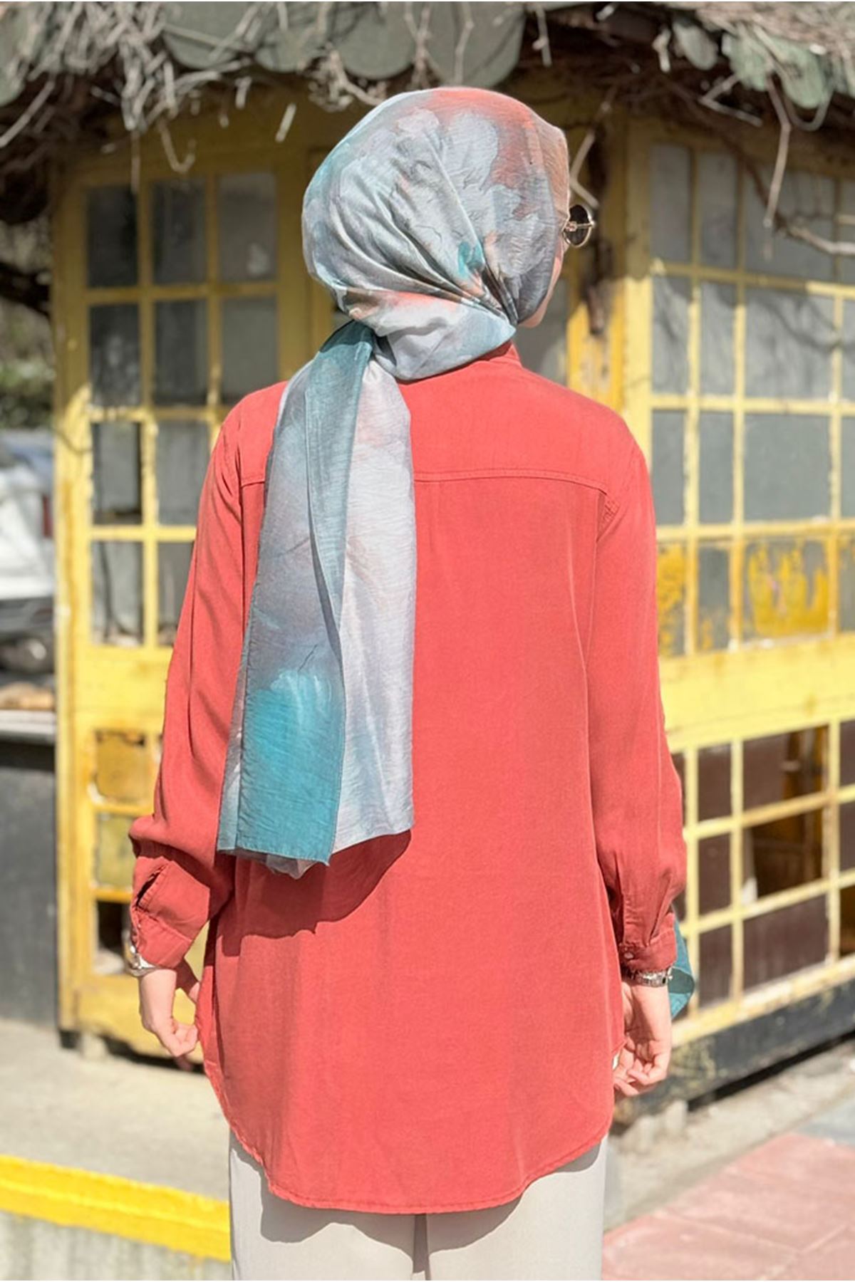 26Y7094 - KİREMİT - ÇİÇEK TAŞLI TENCEL GÖMLEK