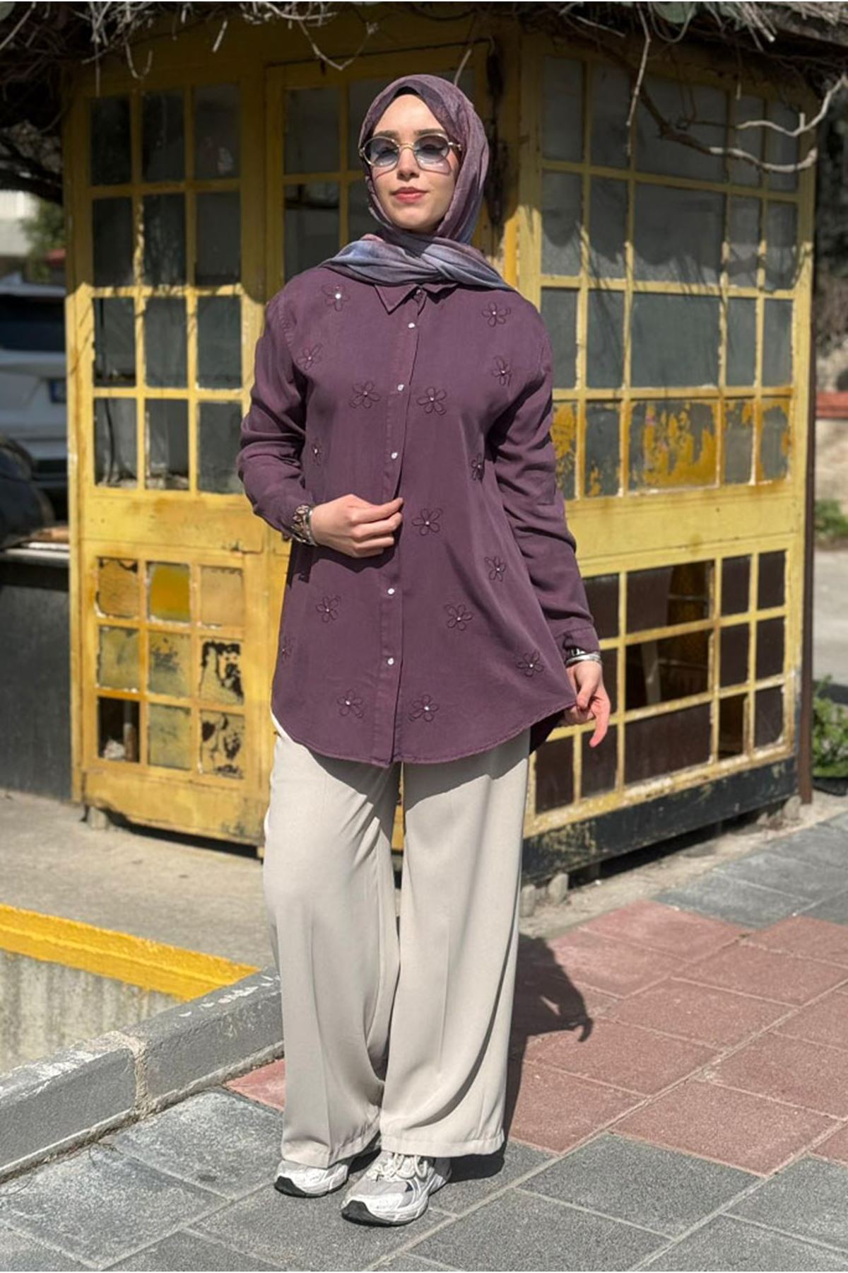 26Y7094 - MÜRDÜM - ÇİÇEK TAŞLI TENCEL GÖMLEK 