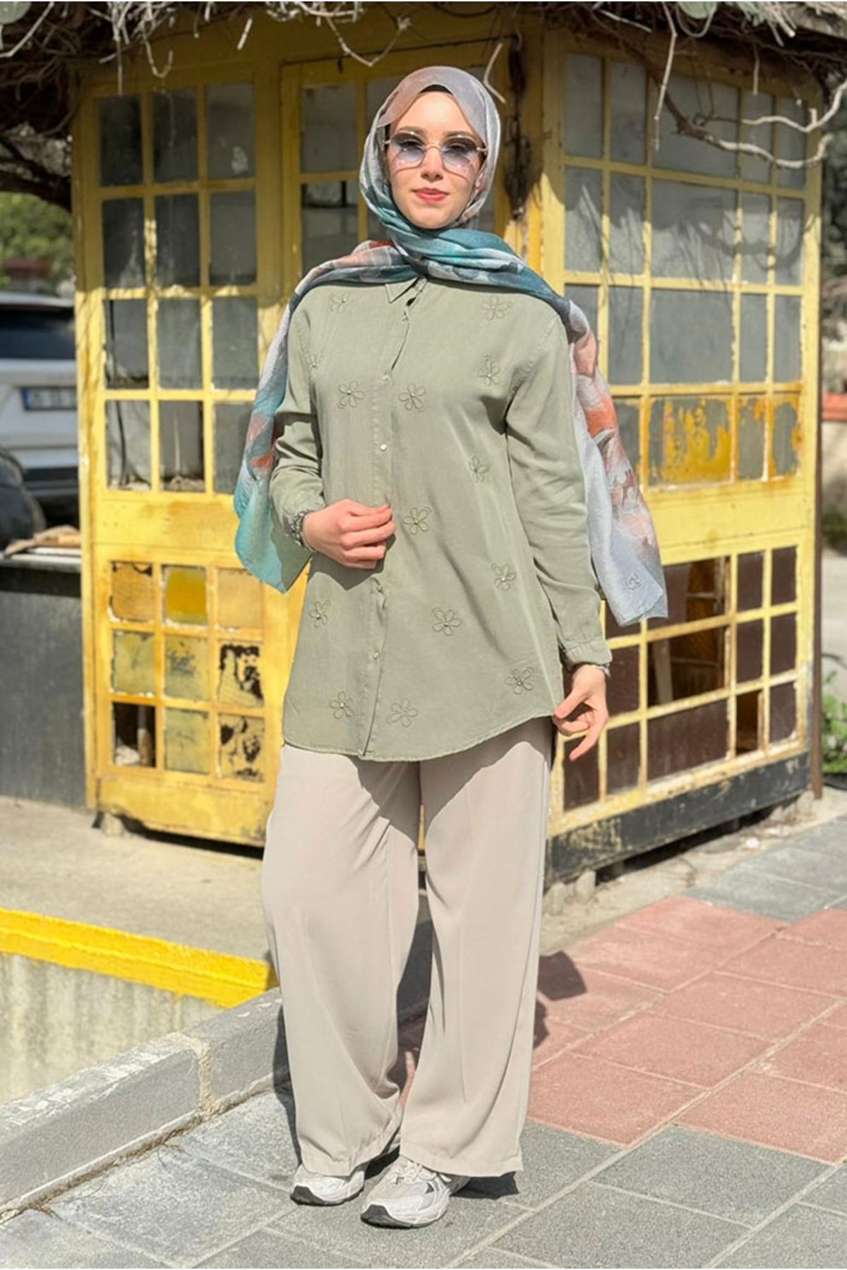 26Y7094 - YEŞİL - ÇİÇEK TAŞLI TENCEL GÖMLEK 