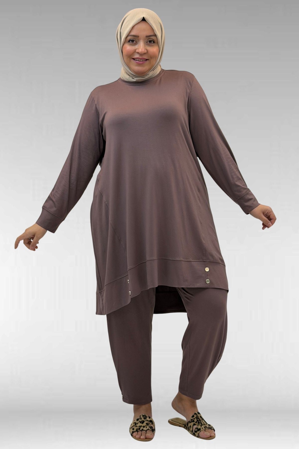 67041 Büyük Beden Düğme Detaylı Penye Pantolonlu Takım - Vizon