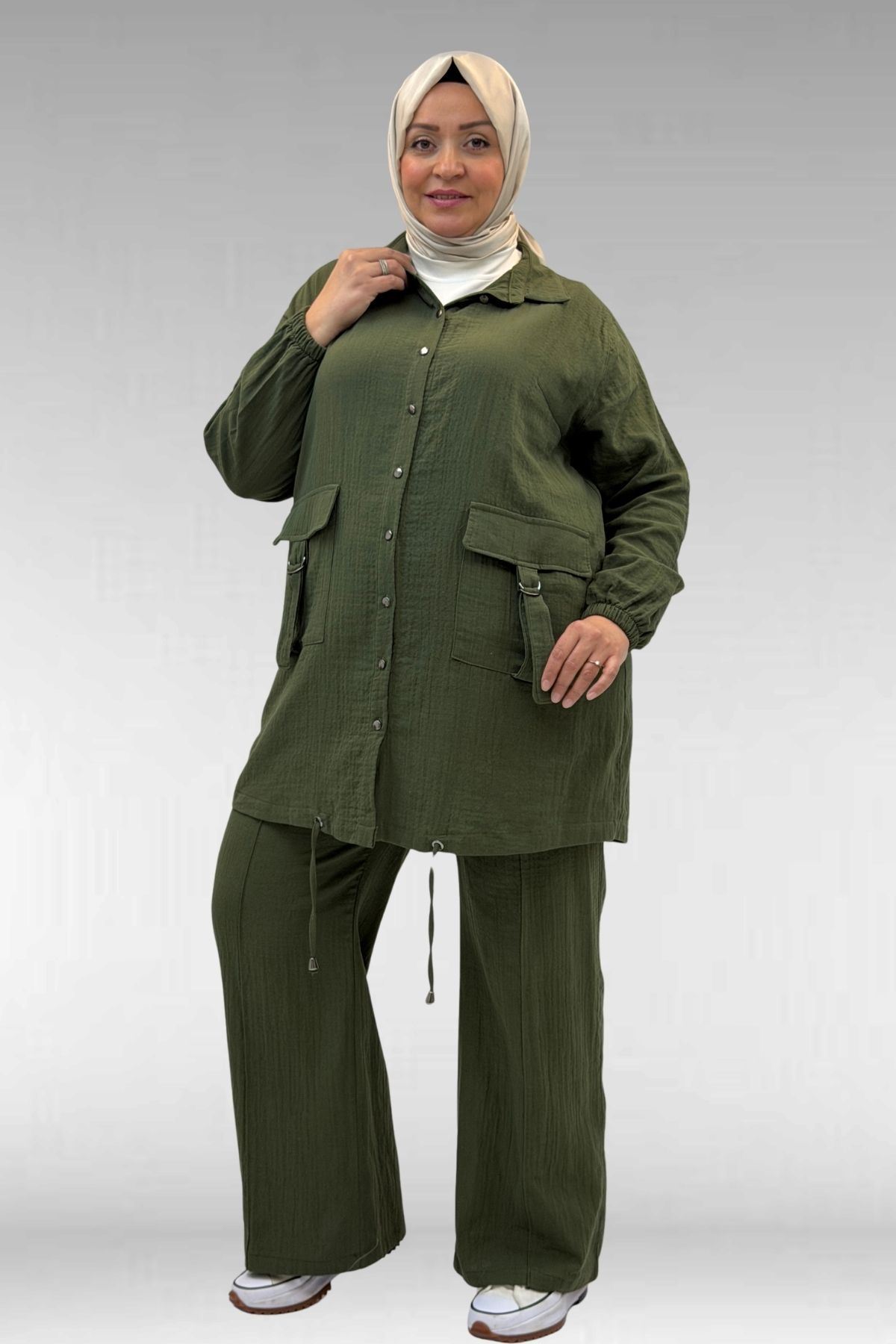 67015 Büyük Beden Cepleri D Toka Detaylı Müslin Pantolonlu Takım - Haki