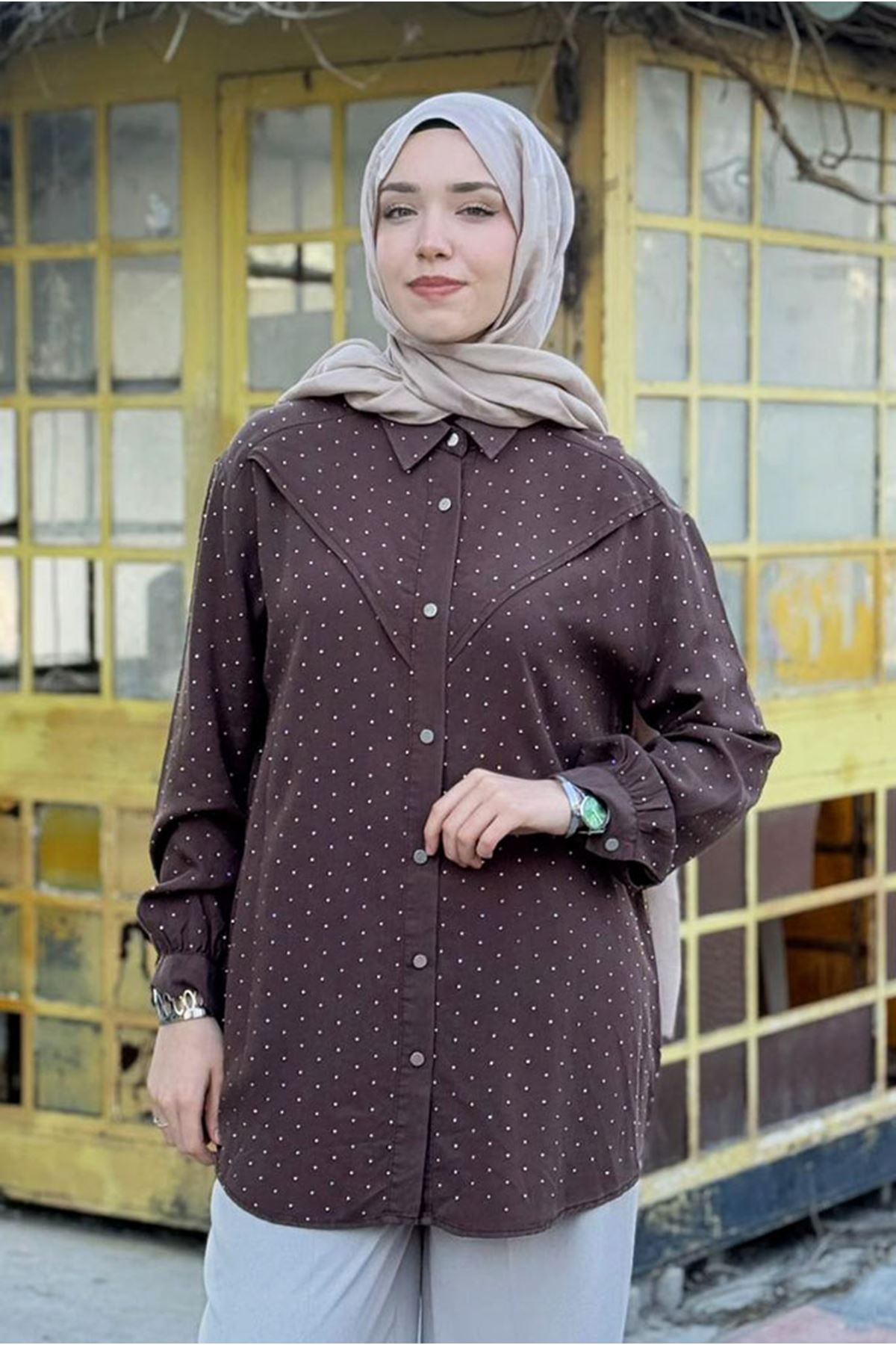 26Y6510 - KAHVE - TAŞLI TENCEL GÖMLEK 