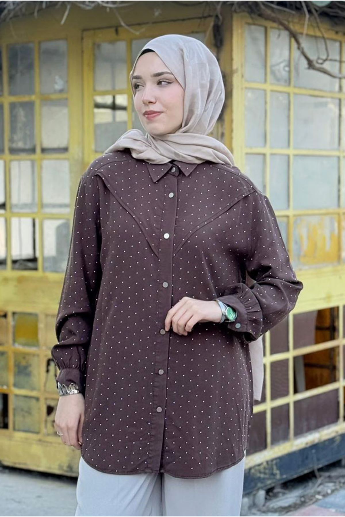 26Y6510 - KAHVE - TAŞLI TENCEL GÖMLEK 