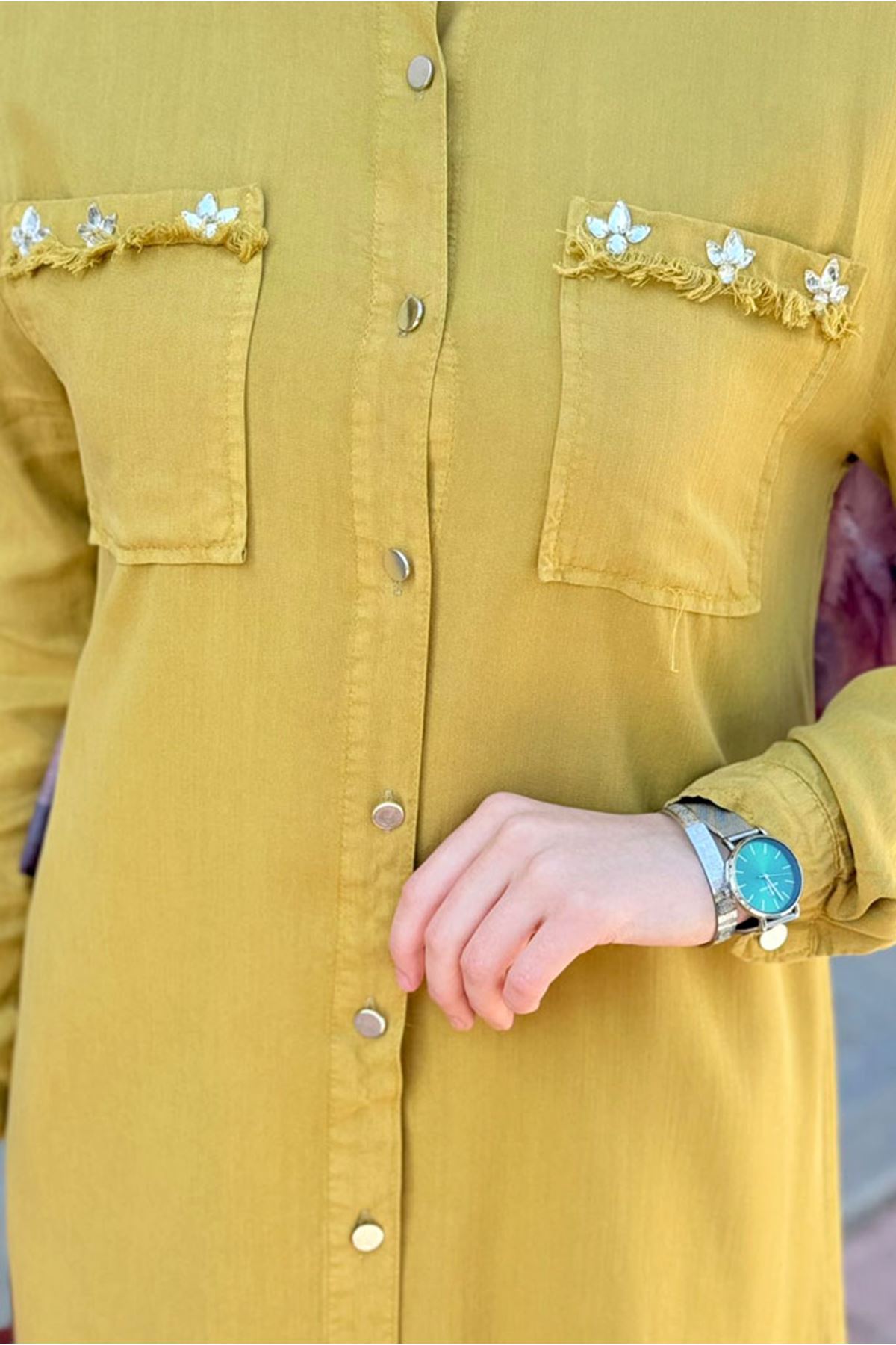 26Y6525 - HARDAL - TAŞLI PÜSKÜL DETAY UZUN TENCEL GÖMLEK