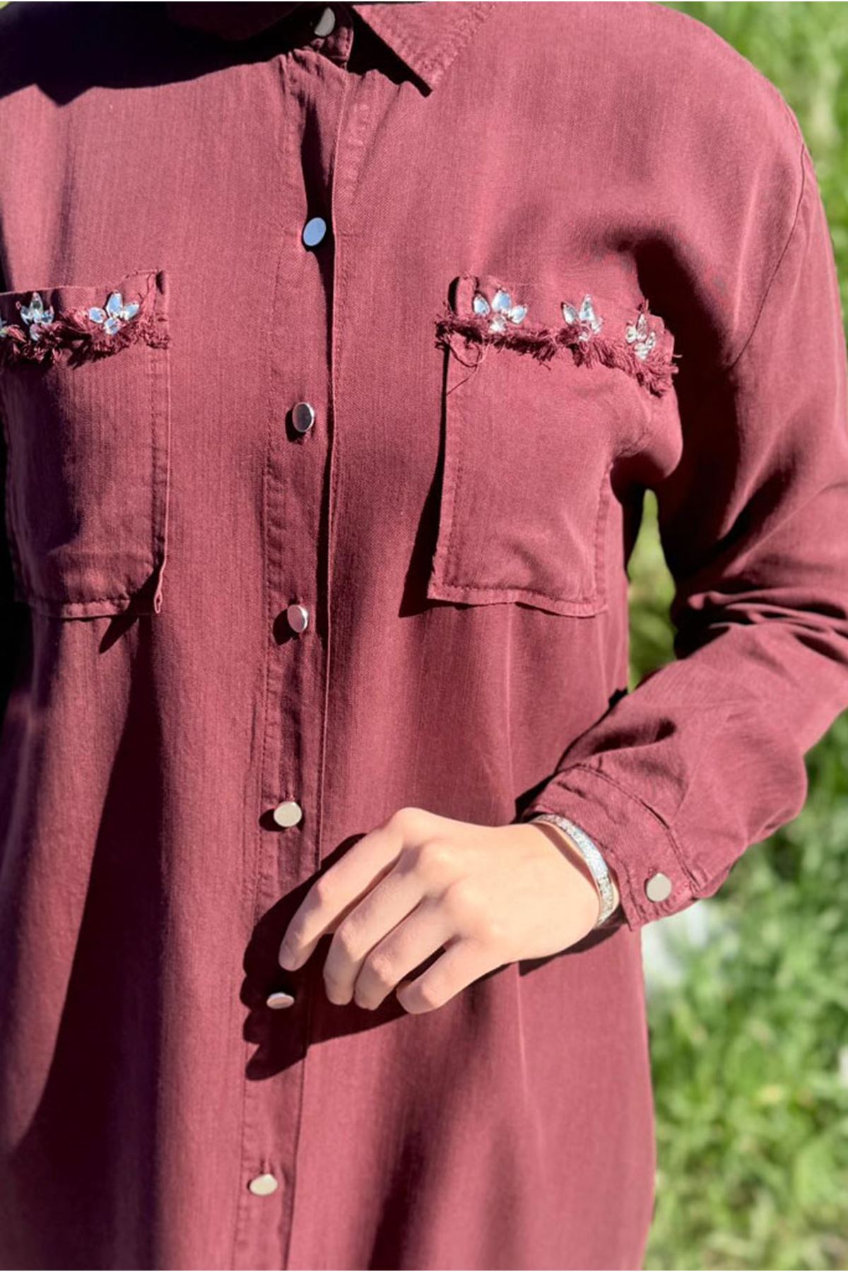 26Y6525 - BORDO- TAŞLI PÜSKÜL DETAY UZUN TENCEL GÖMLEK 