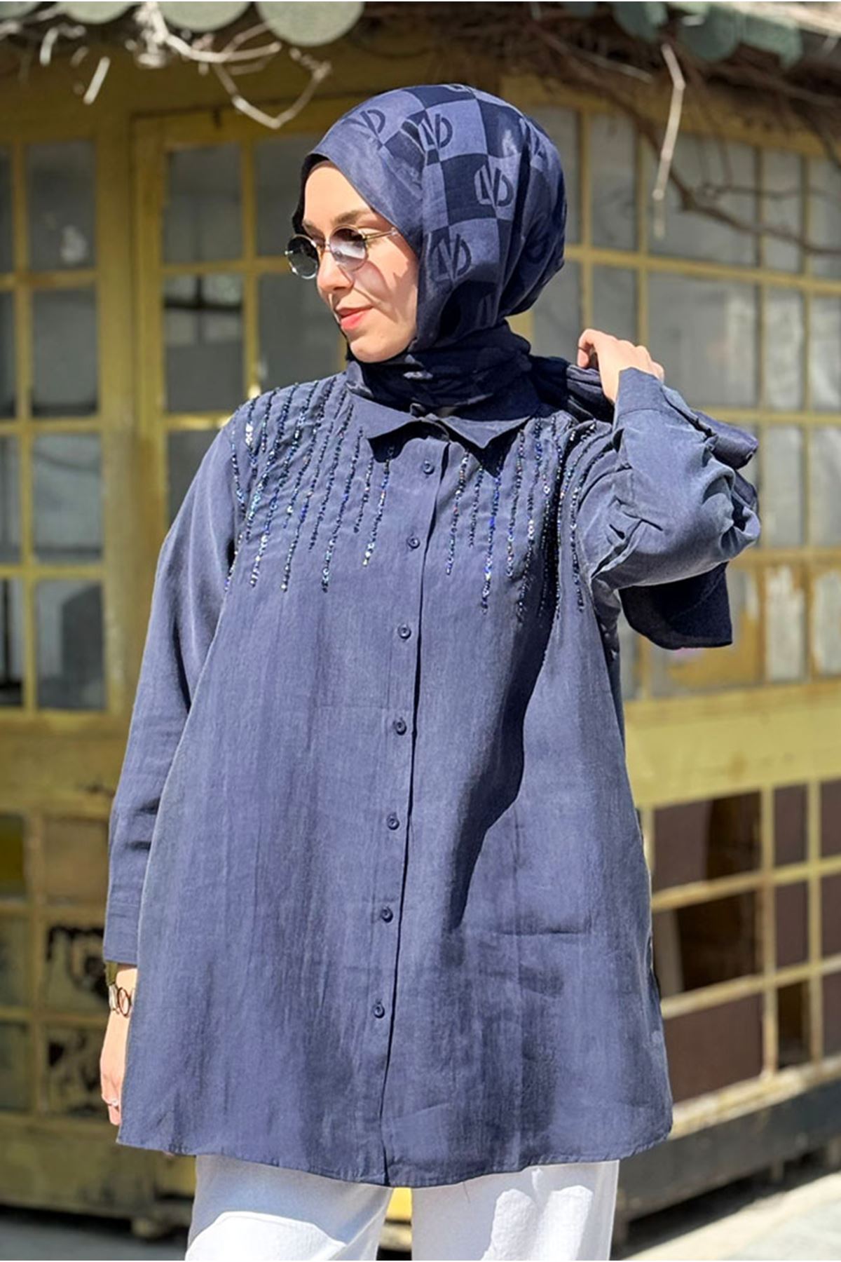 26Y6550 - LACİVERT - SIRALI BONCUK İŞLEMELİ GÖMLEK