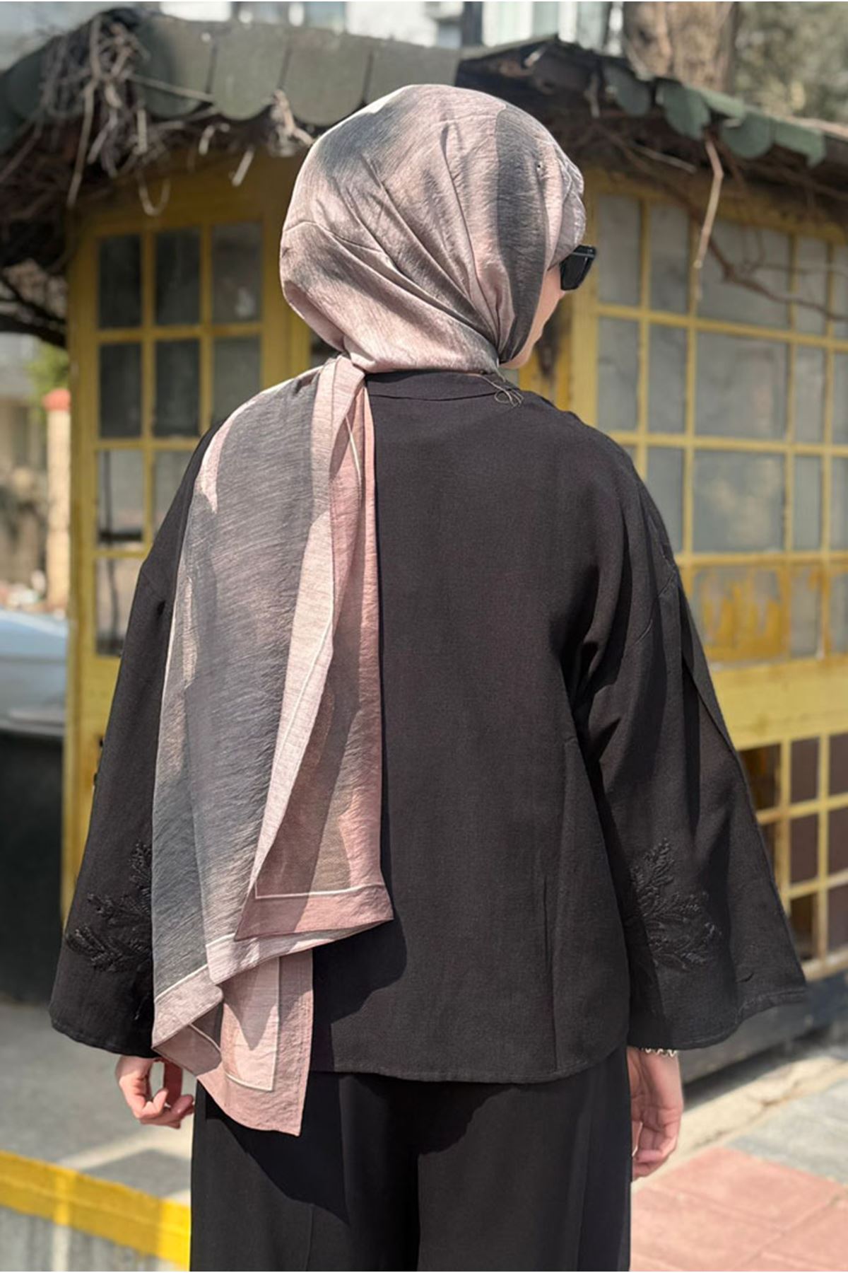 26Y7234 - SİYAH - NAKIŞLI V YAKA CEKET