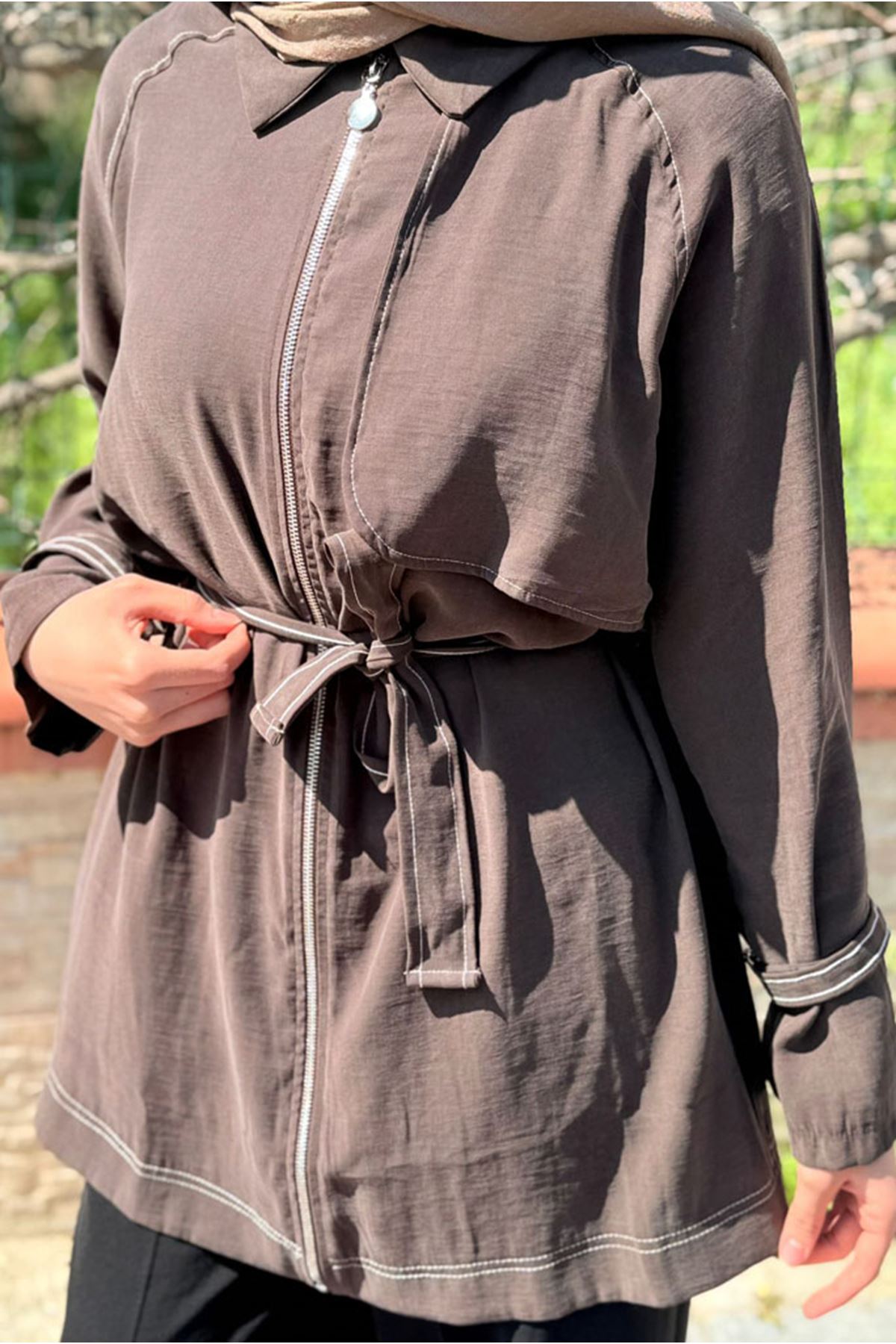 26Y7236 - KAHVE - YAZ FERMUARLI TRENCH