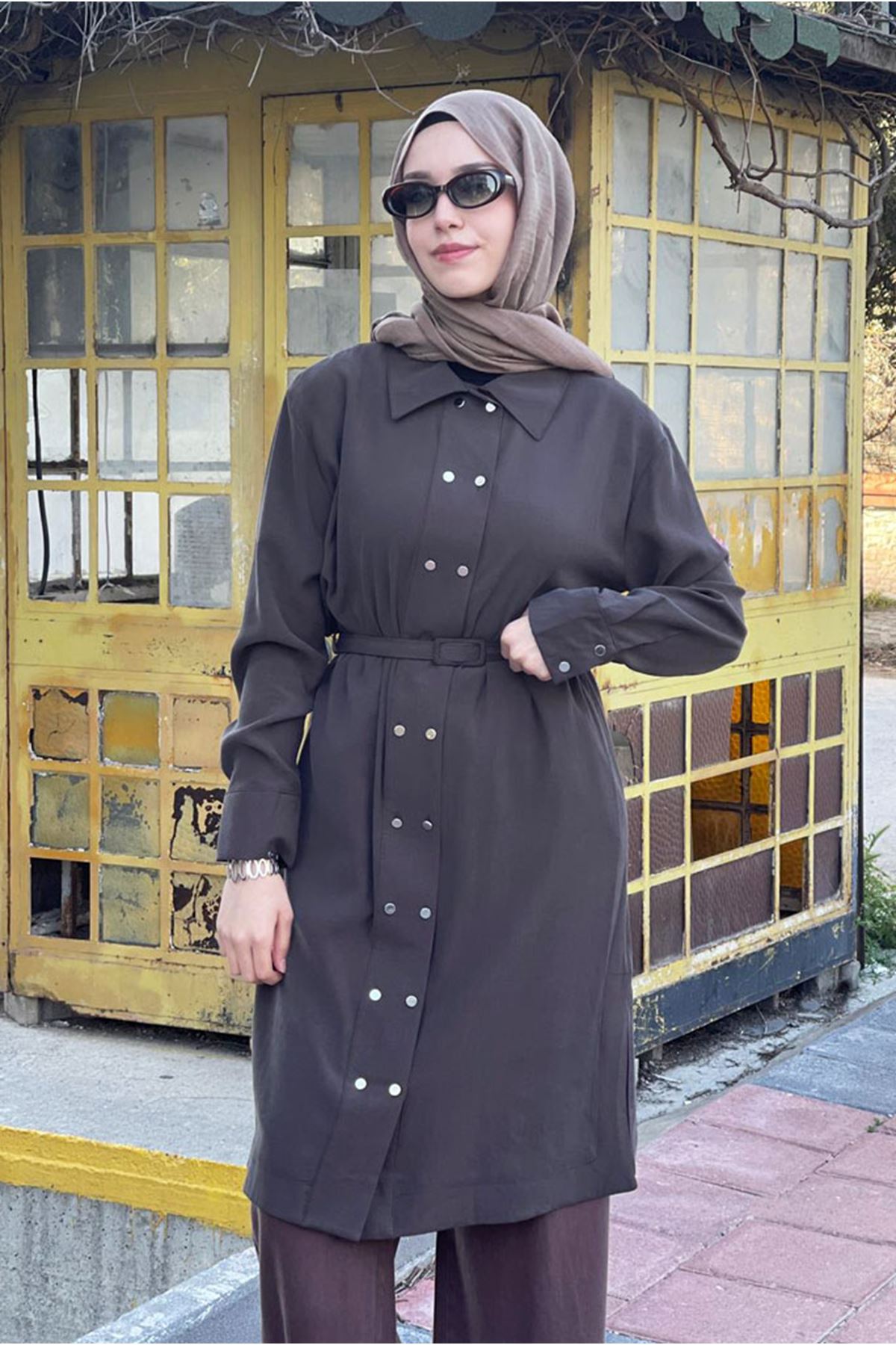 26Y6570 - KAHVE - BELİ SEYYAR KEMERLİ KAP TUNİK