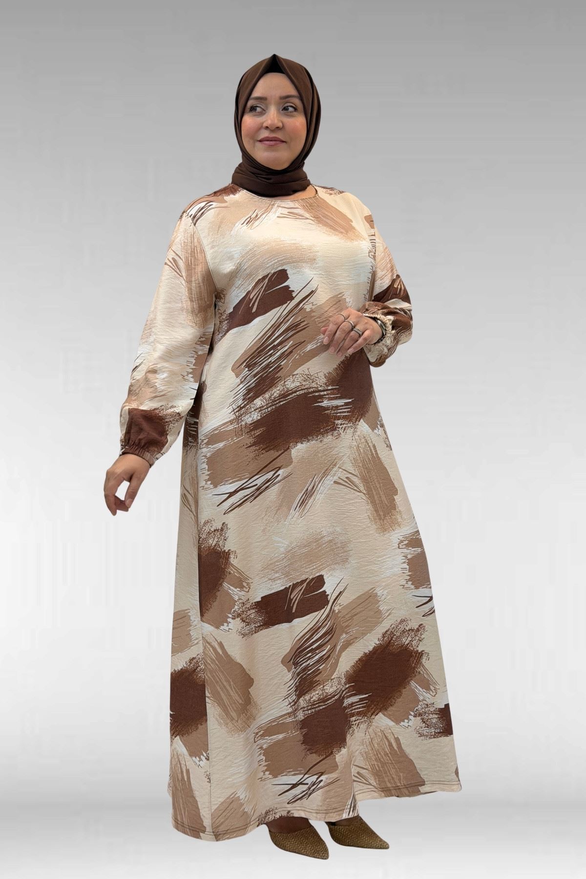 62007 Büyük Beden Kolu Lastikli Elbise - Desenli Çikolata Kahve