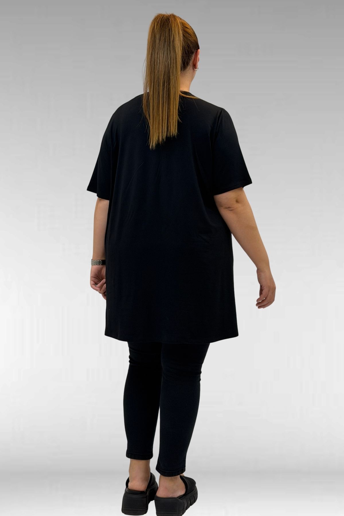 68501 Büyük Beden Yakası Biyeli Önü Taşlı Penye Tişört - Siyah