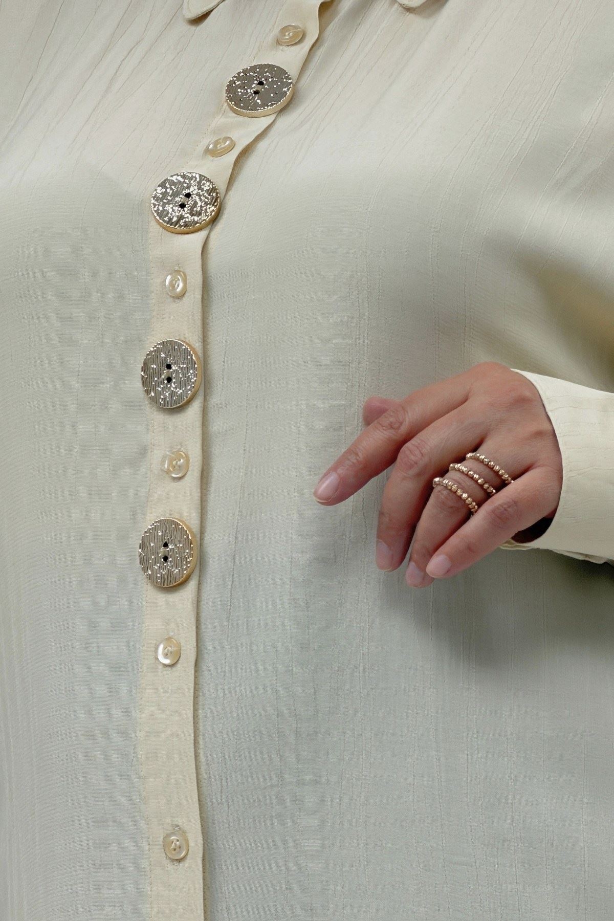 68035 Büyük Beden  Büyü Düğme Detaylı Maroken Gömlek - Bej