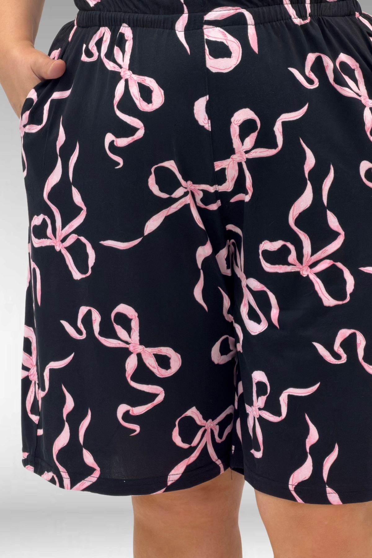 67805 Büyük Beden Desenli Şort-Tişört Pijama Takımı - Pembe Kurdele Desenli