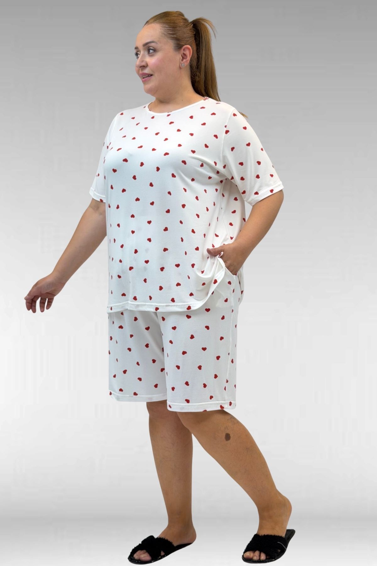 67805 Büyük Beden Desenli Şort-Tişört Pijama Takımı - Kırmızı Kalp Desenli