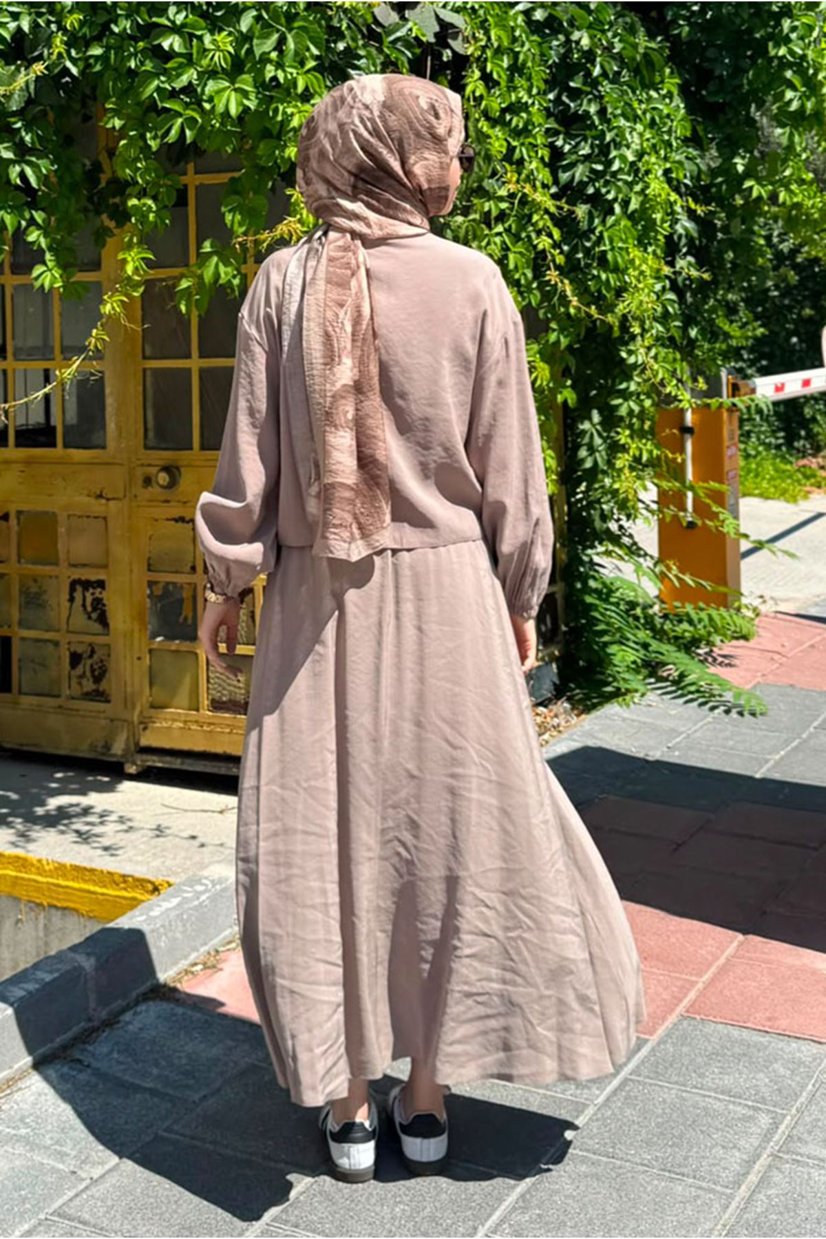 26Y7586 - BEJ - DENİZ KABUĞU ETEKLİ TAKIM